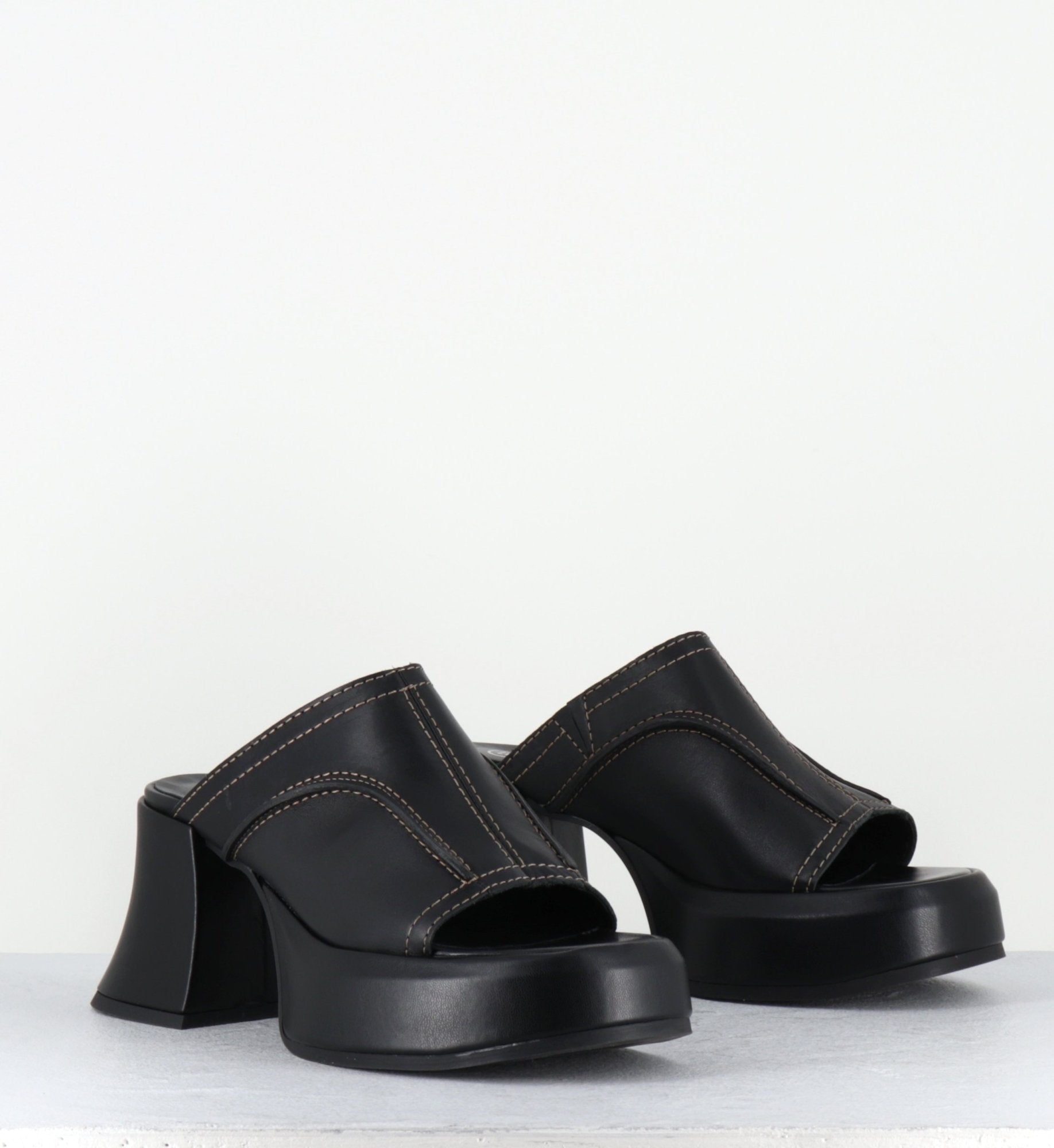 LOTA BLACK SANDAL