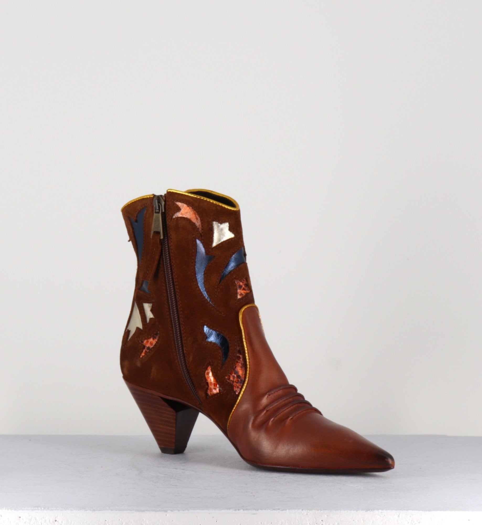 Bottines pointues en cuir camel  E1673  - Elena Iachi