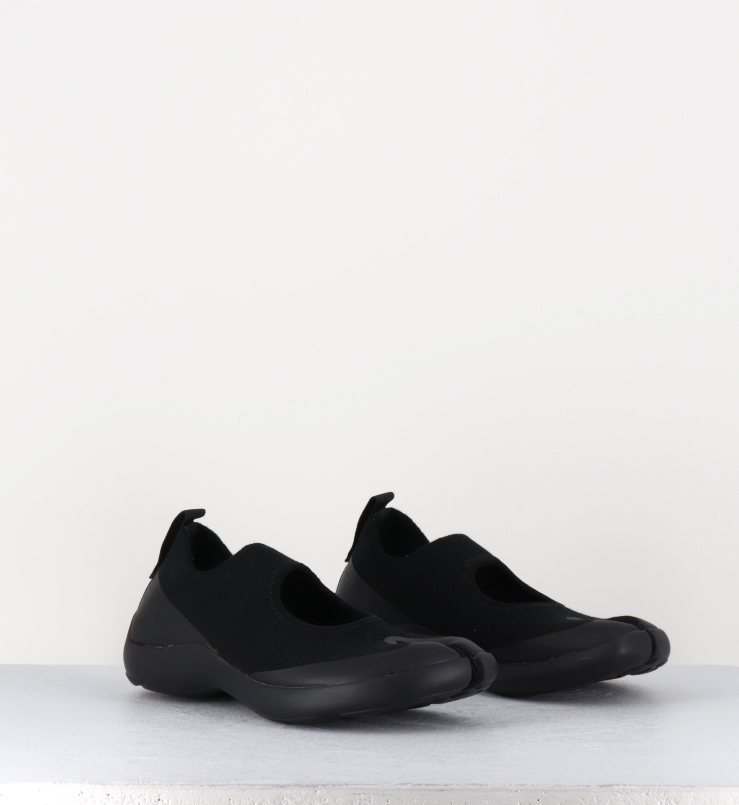 TABI MULE SANDAL BLACK