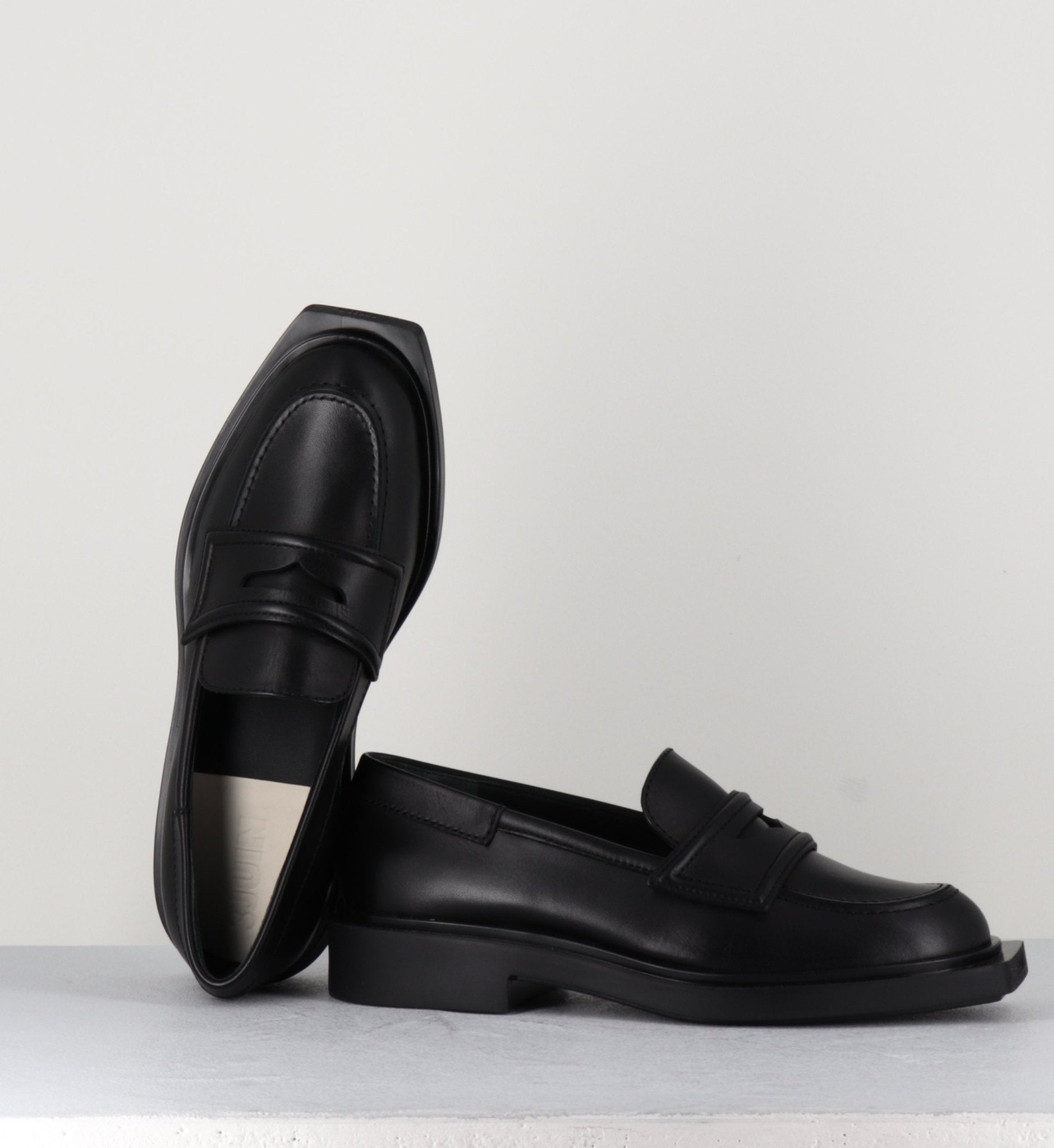 Mocassin en cuir lisse noir - VIOLA LEE BLACK