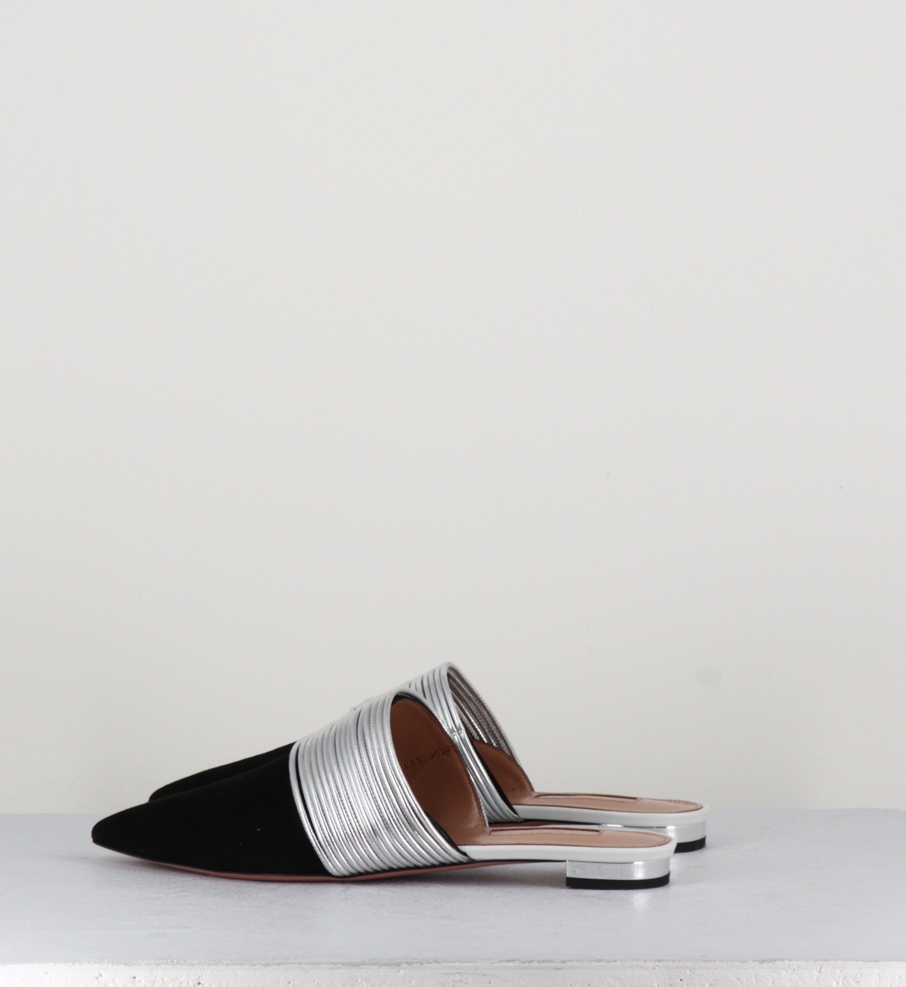 Mules en veau velours noir et  argent RENDEZ VOUS  MULE FLAT - Aquazzura