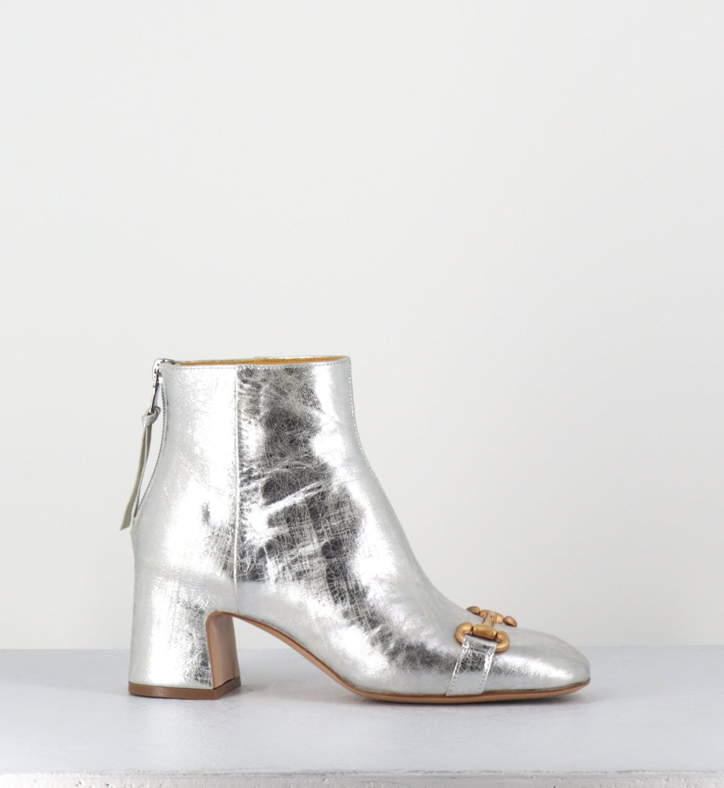 Q199 VINTAGE SILVER