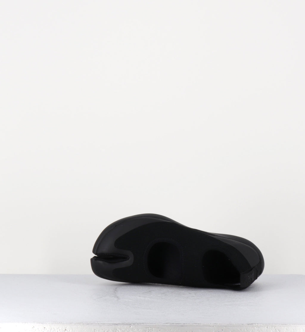 TABI MULE SANDAL BLACK