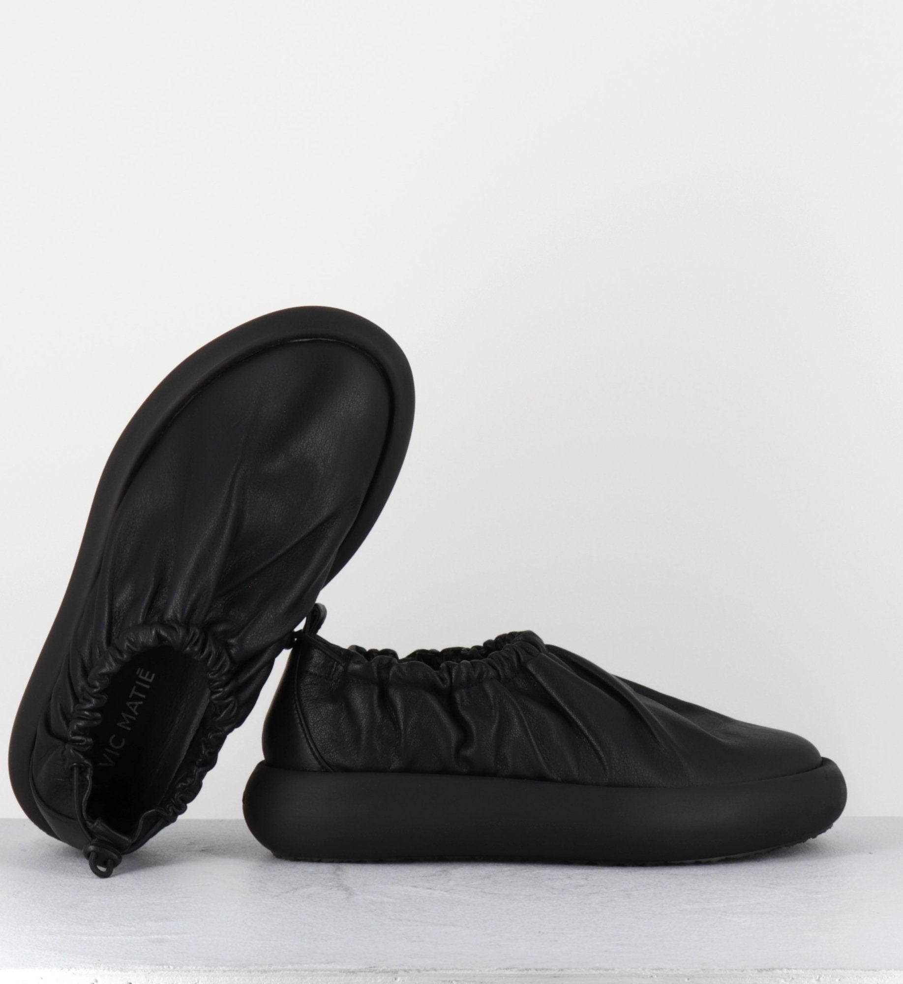 1C6854D TRAVEL BLACK