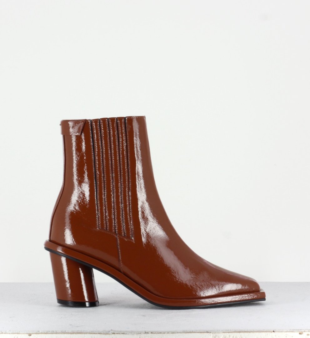 Oblique Square Chelsea boots en cuir vinyle brique - Reike Nen