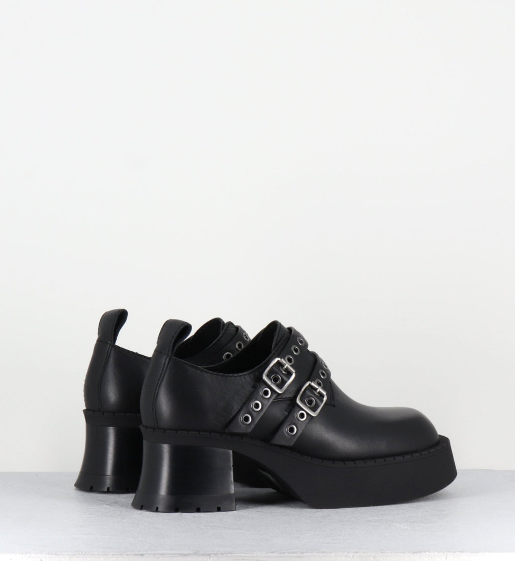 UTE BLACK BROGUES