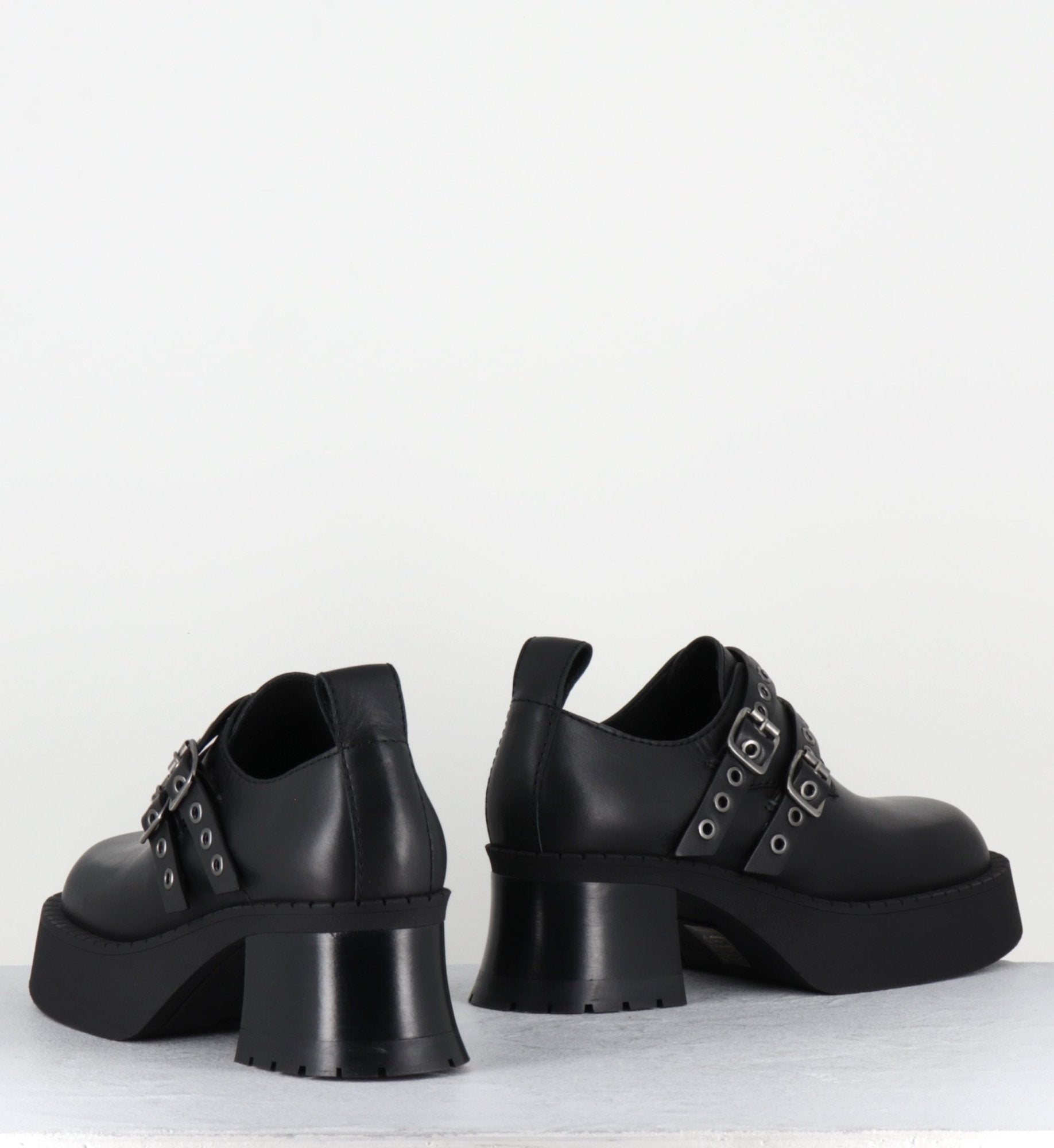 UTE BLACK BROGUES
