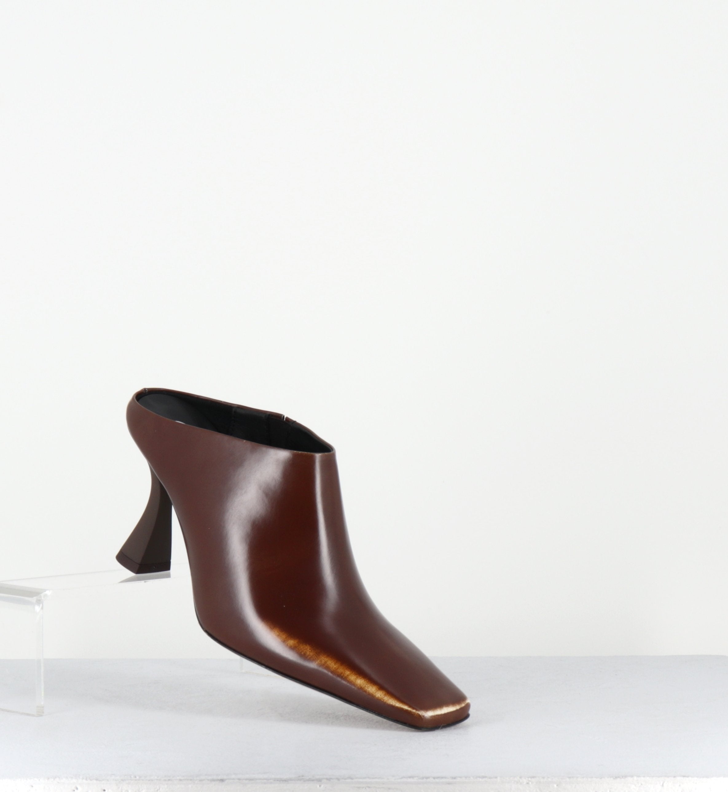 MANUELA BROWN MULE