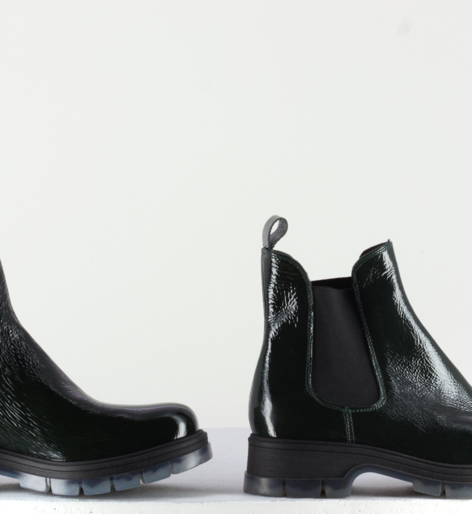 Bottines plate en cuir vernis vert foncé Sélection Garrice fru.it shoes - 5835V