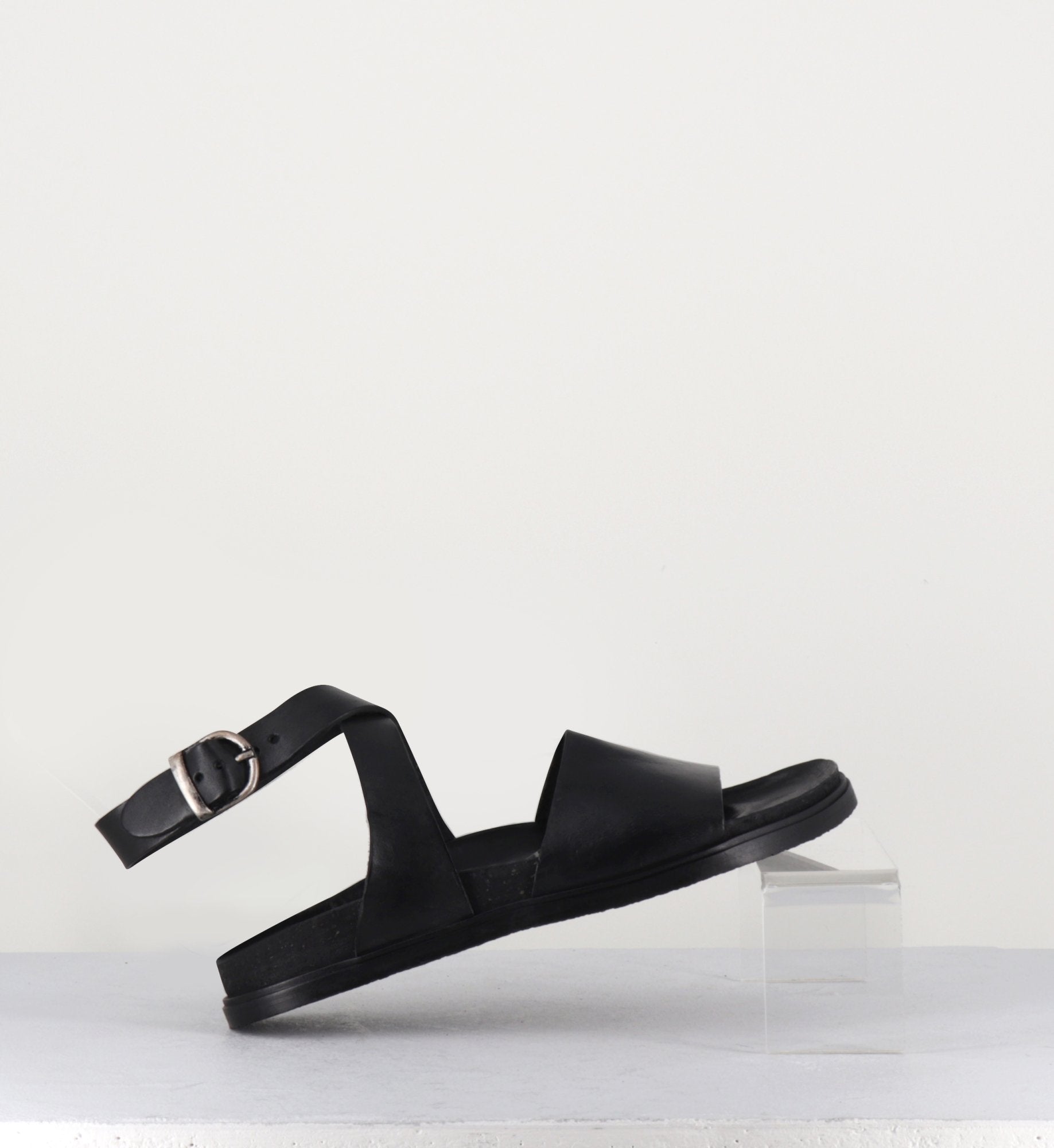 Sandales plates brides croisées en cuir noir - 68797 NERO