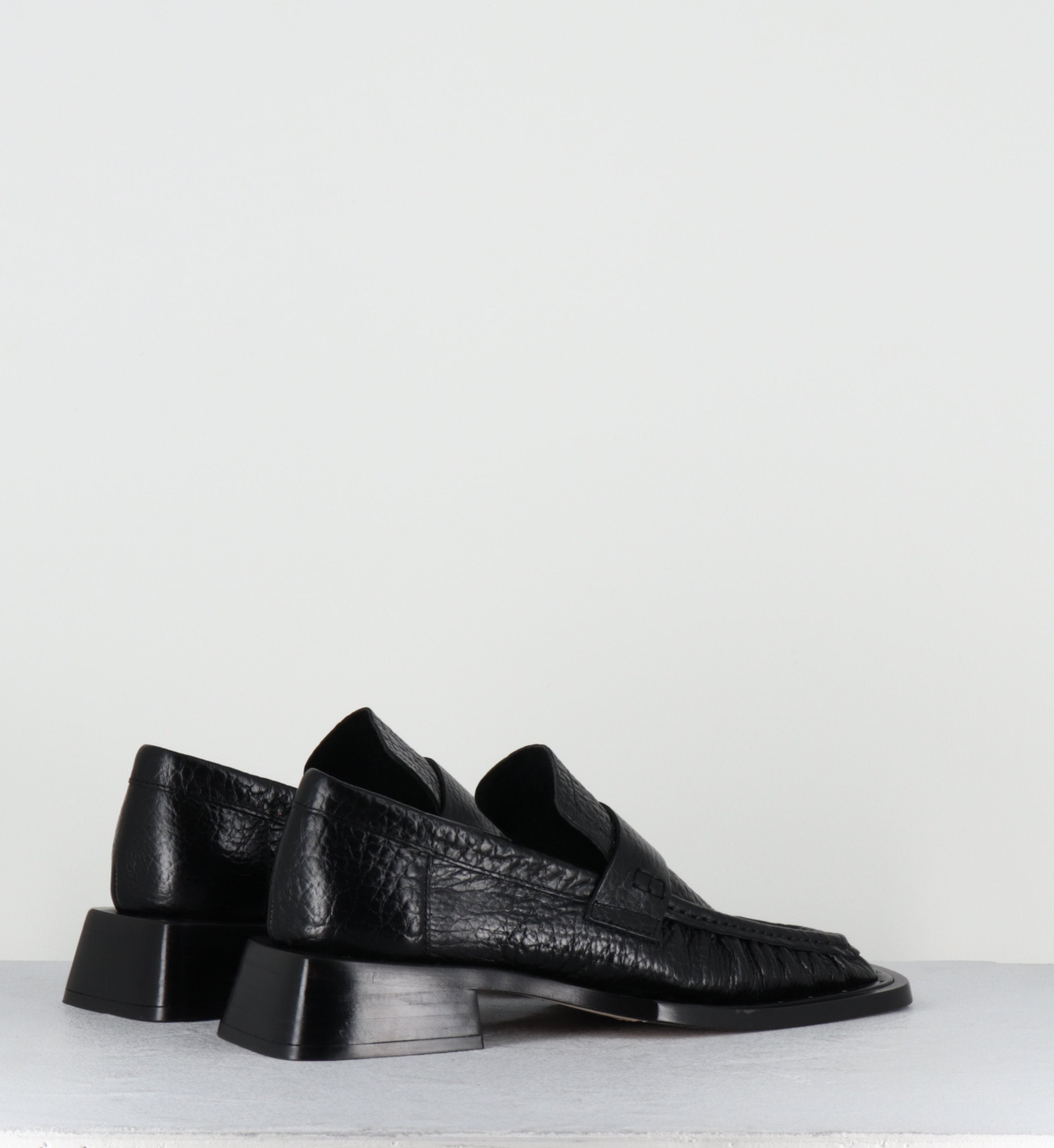 AIRI BLACK LOAFERS
