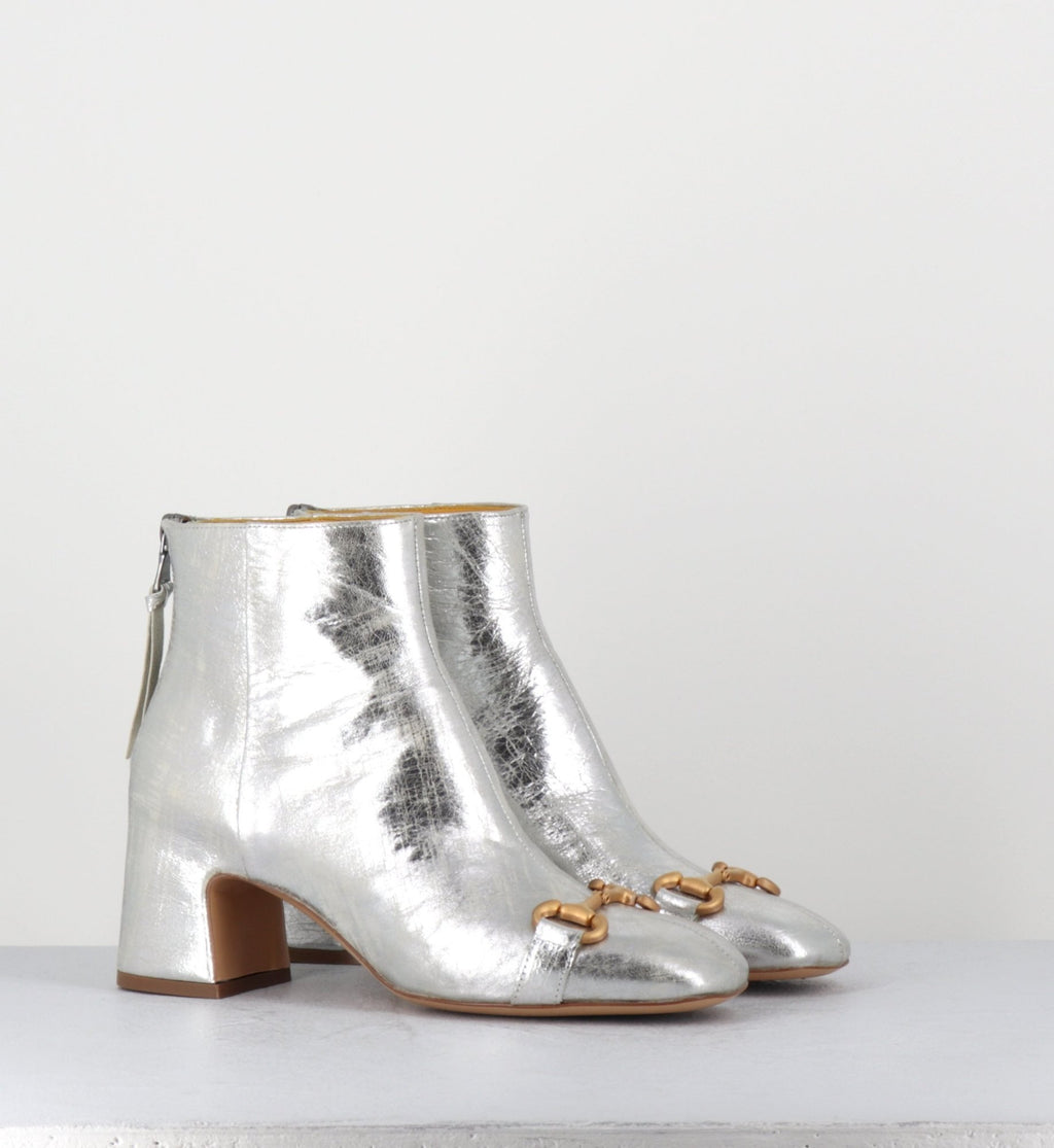 Q199 VINTAGE SILVER