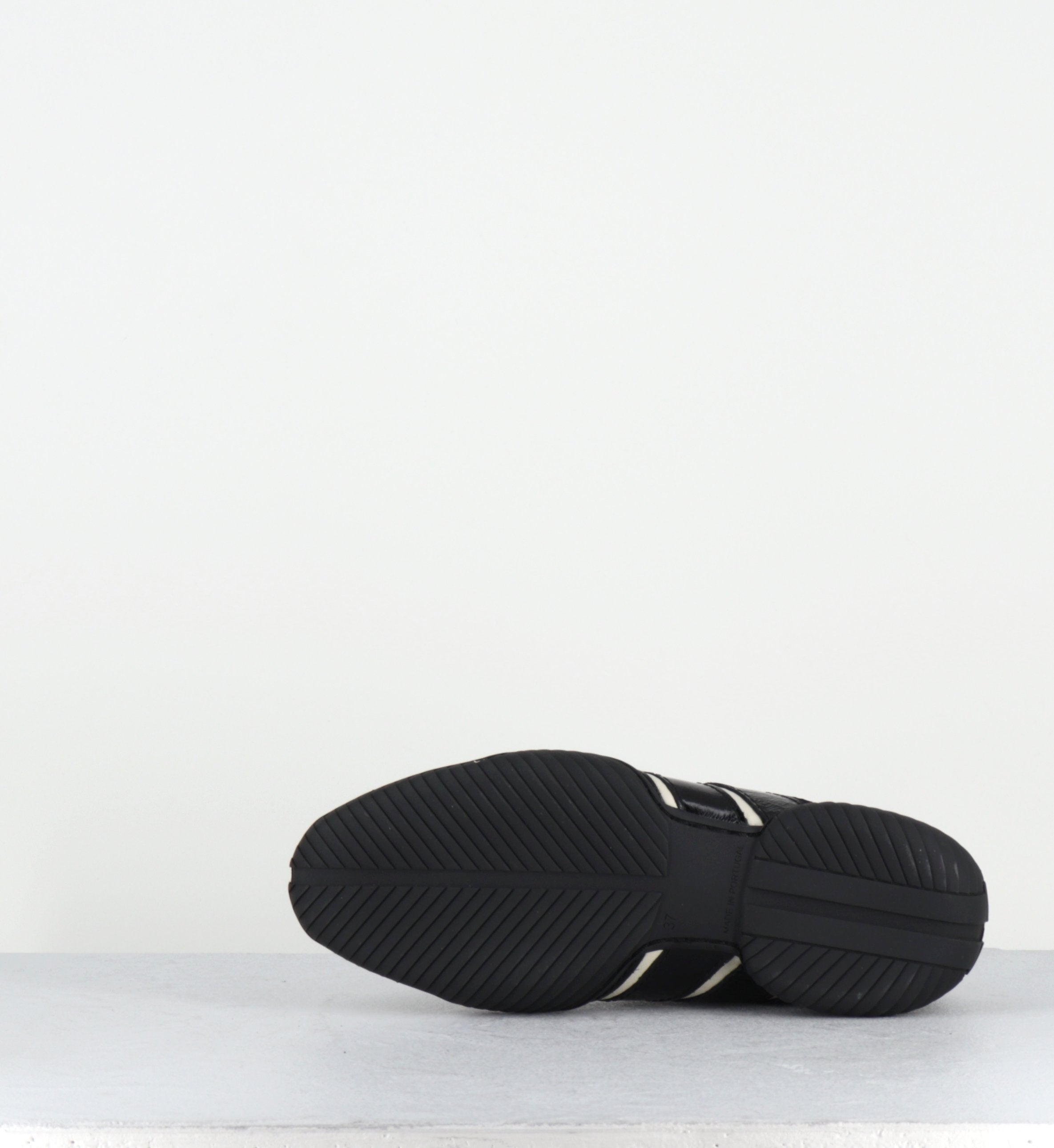 NIKOLETTA BLACK WHITE