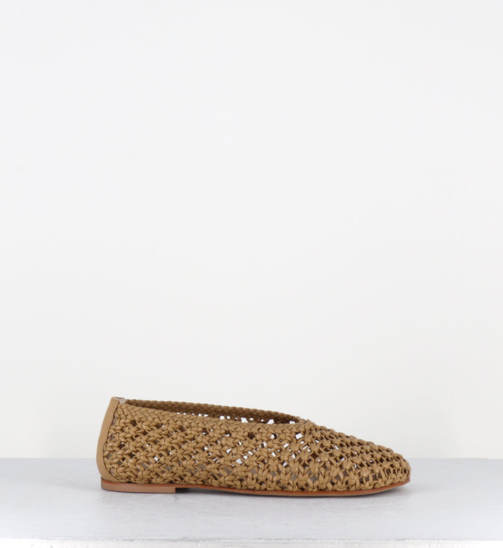 E4157 ISLAND CAMEL