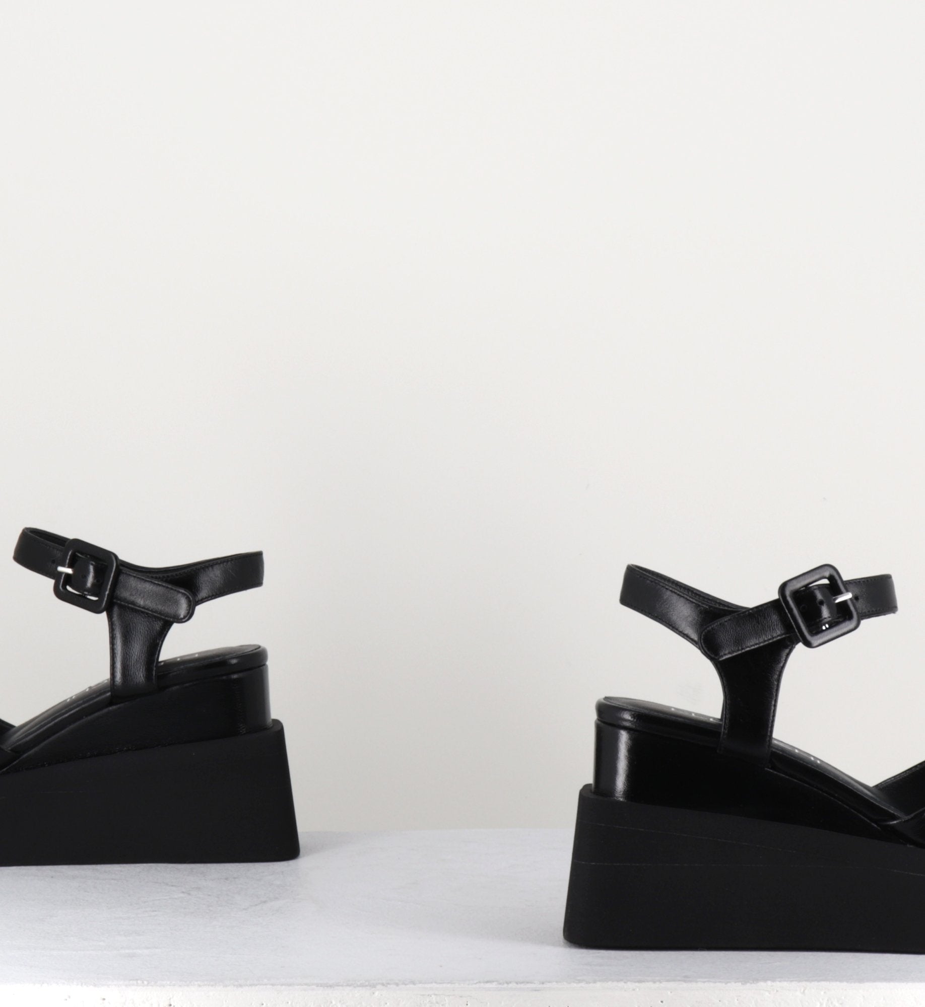 Sandales en cuir naplak noir compensées à débord - E3338 NERO