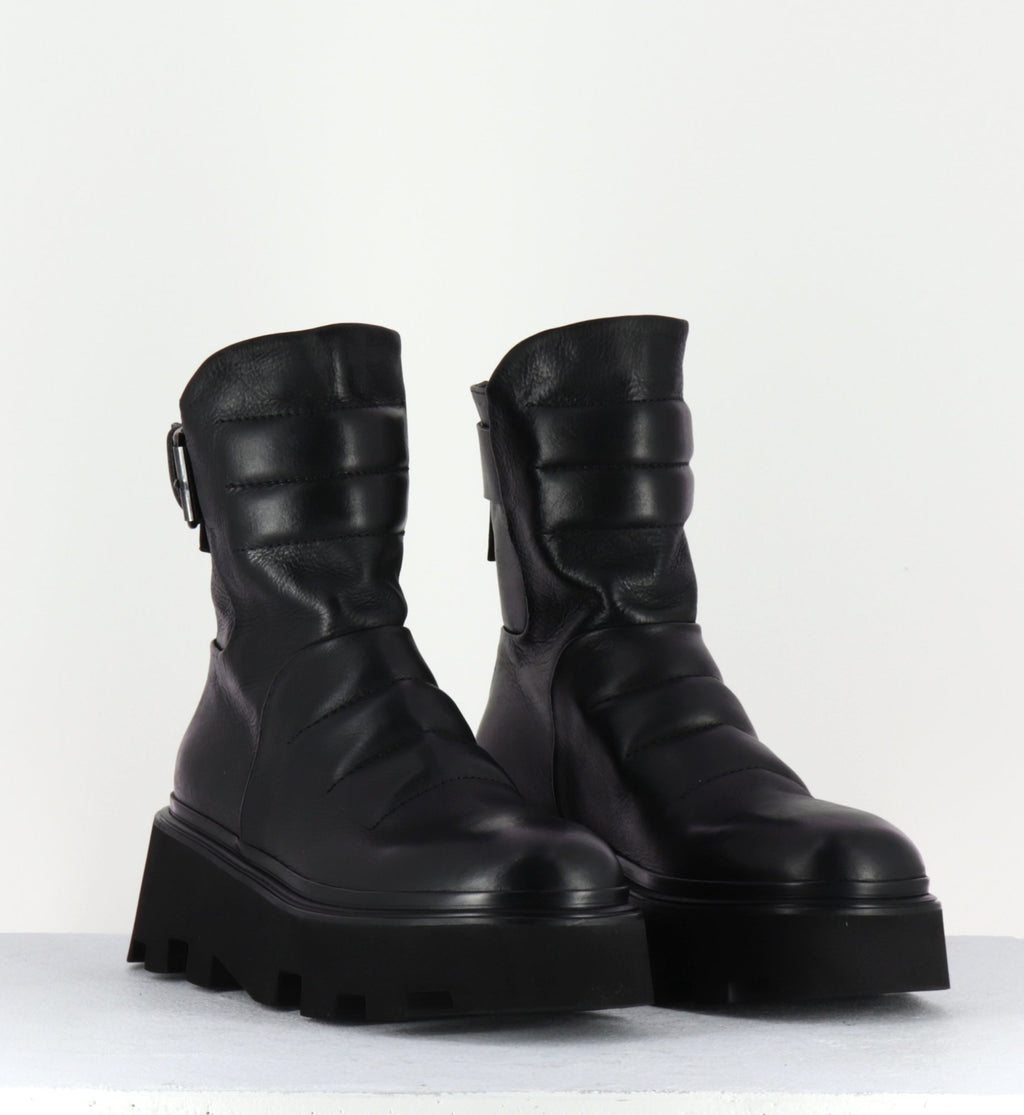 Boots en cuir noir à surpiqures et semelle micro - E2722