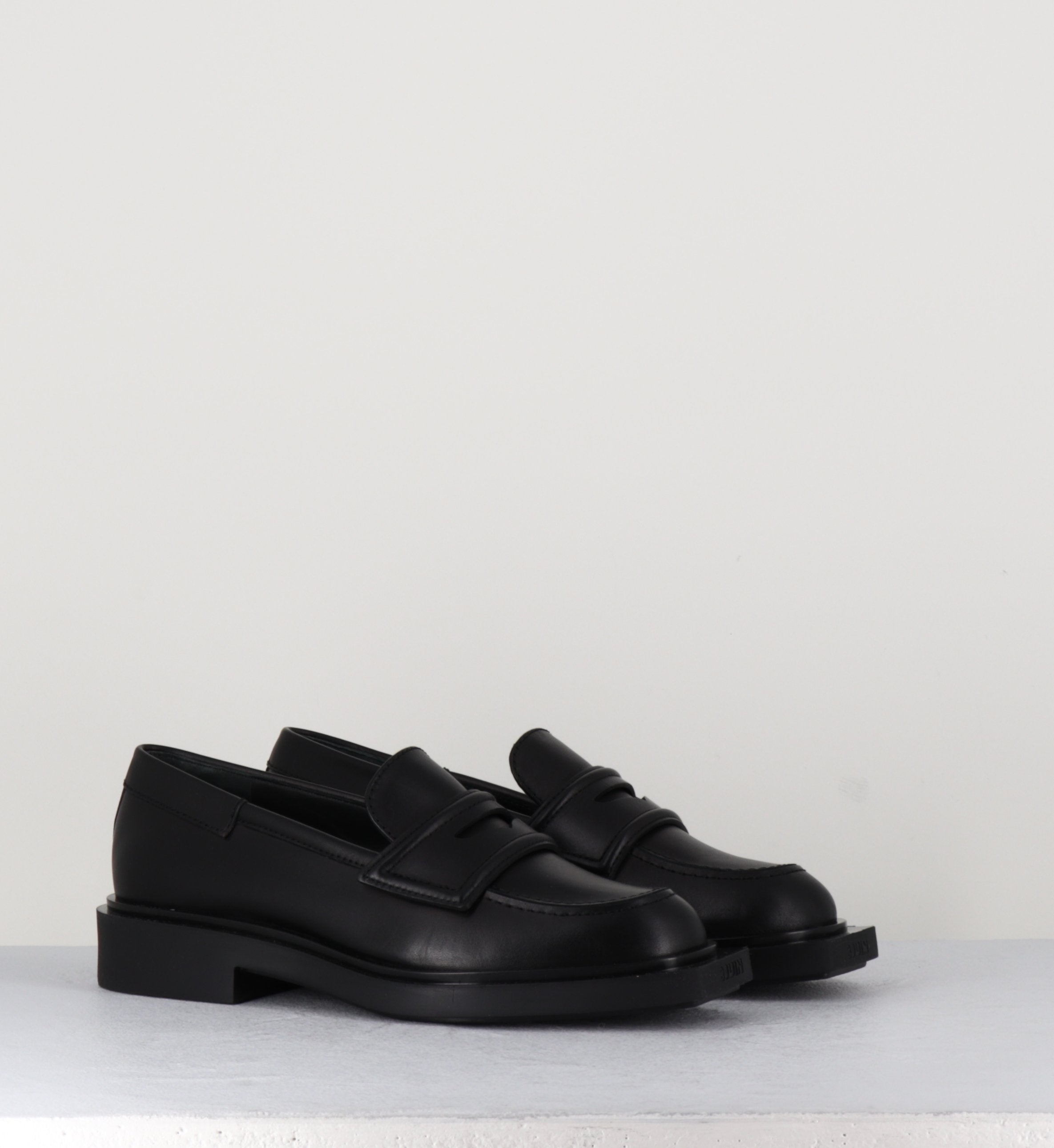 Mocassin en cuir lisse noir - VIOLA LEE BLACK