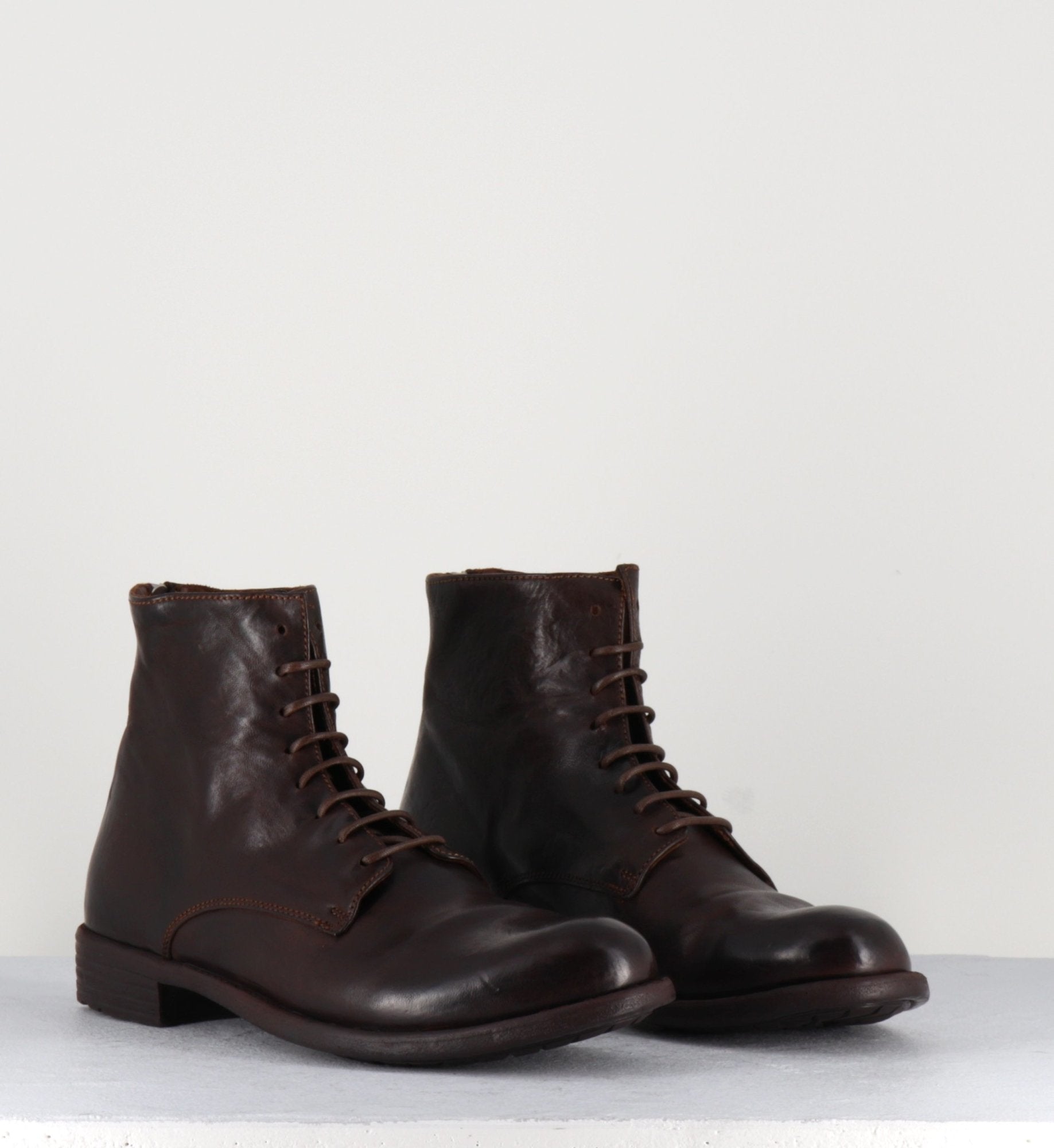 Bottines plates à lacets en cuir marron Officine Creative - MARS007