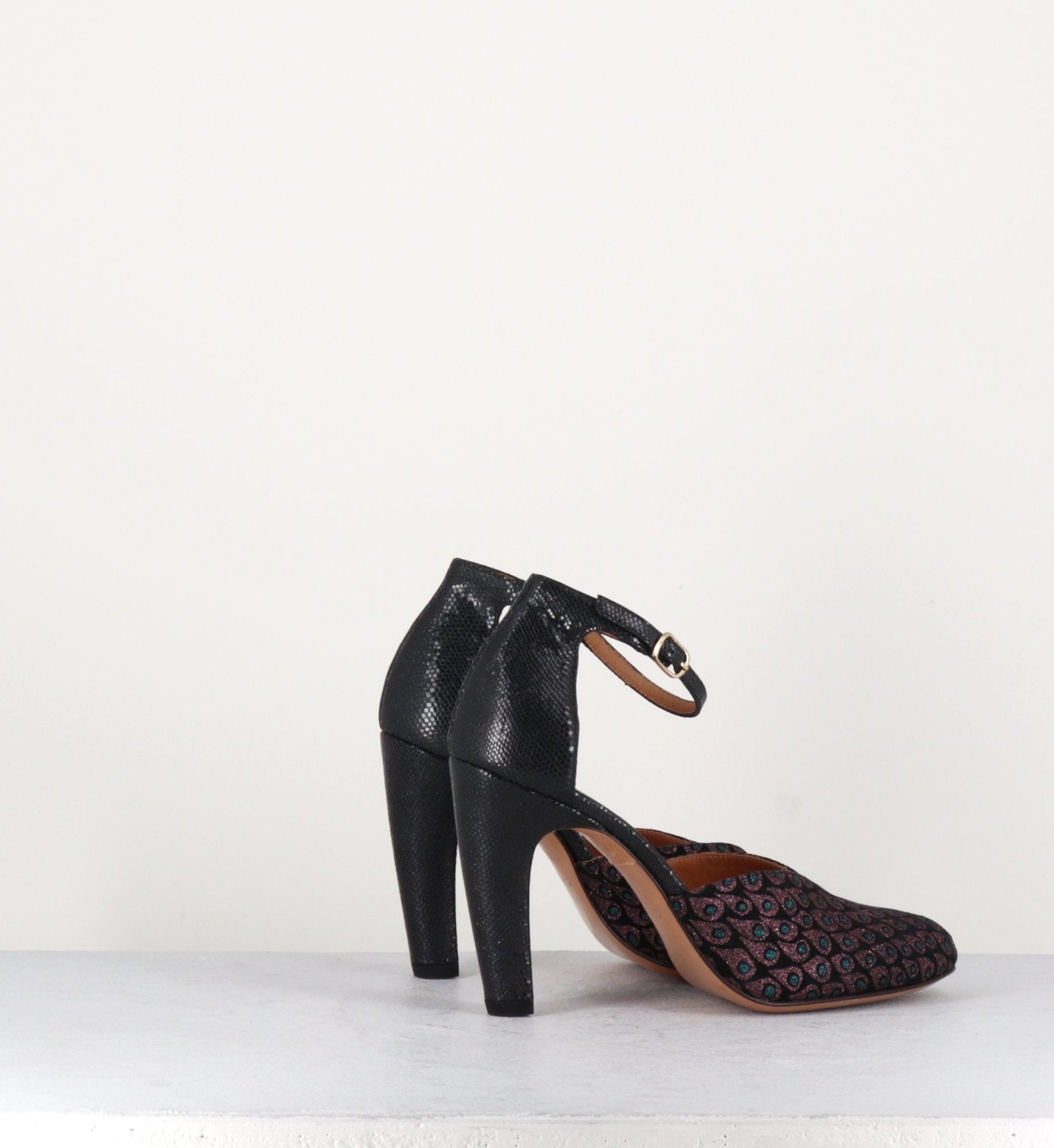 Escarpin talon haut et bride cheville DARI - Chie Mihara