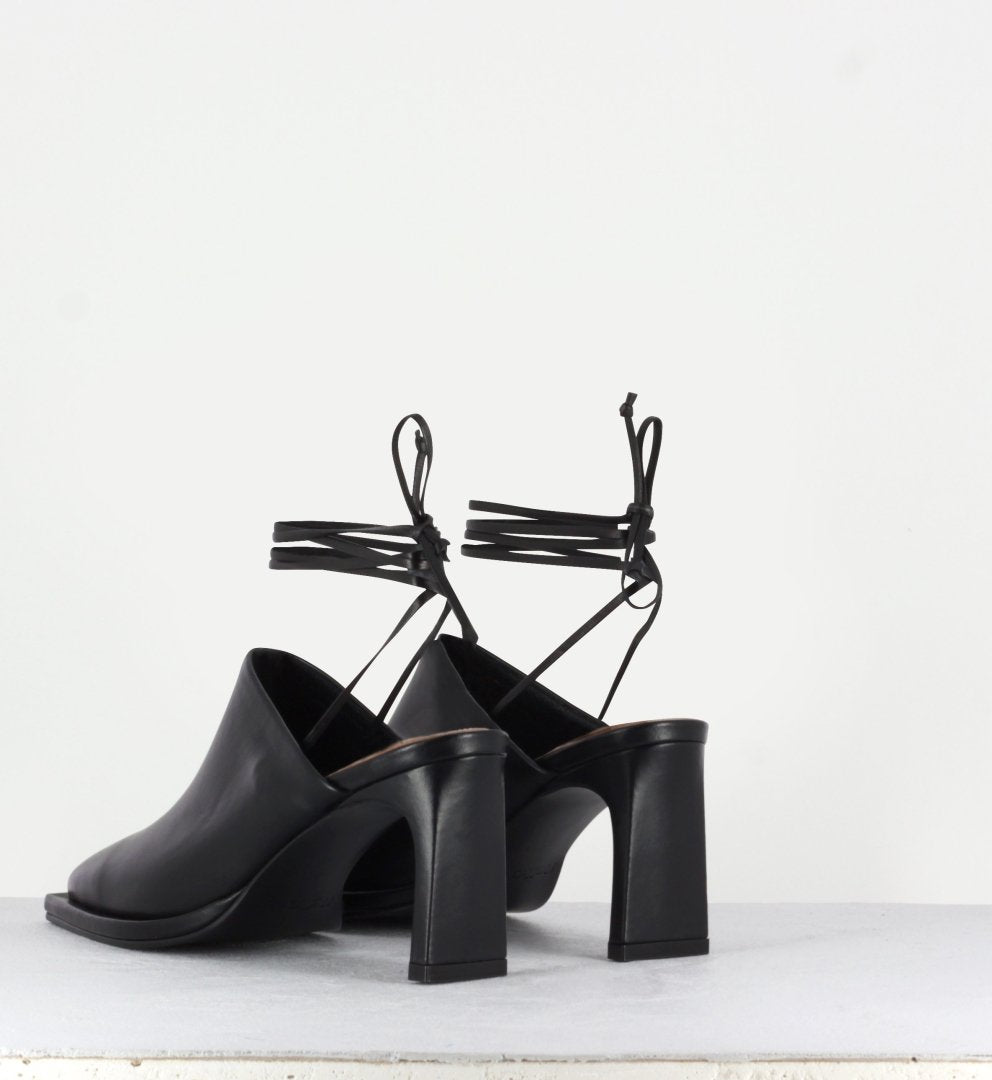 Reike Nen - Clean Square Mules Black