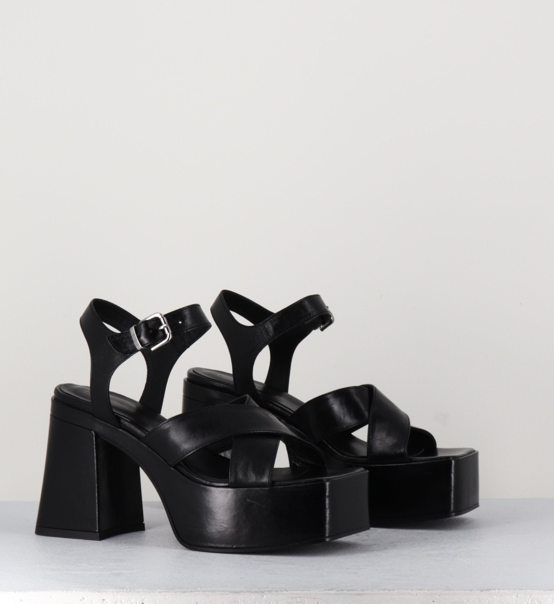 PE7637 NERO