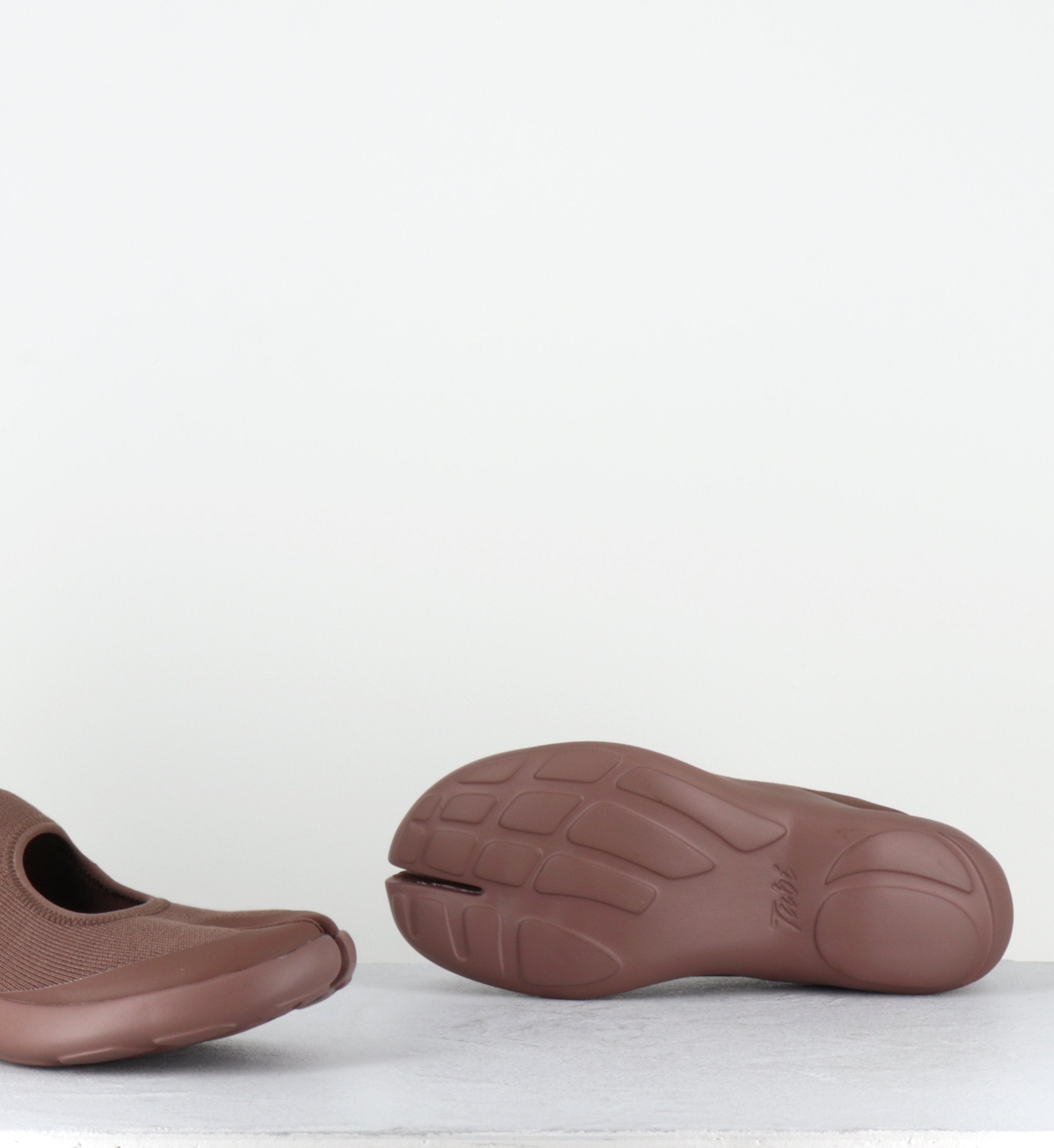 TABI SANDAL CHOCOLATE