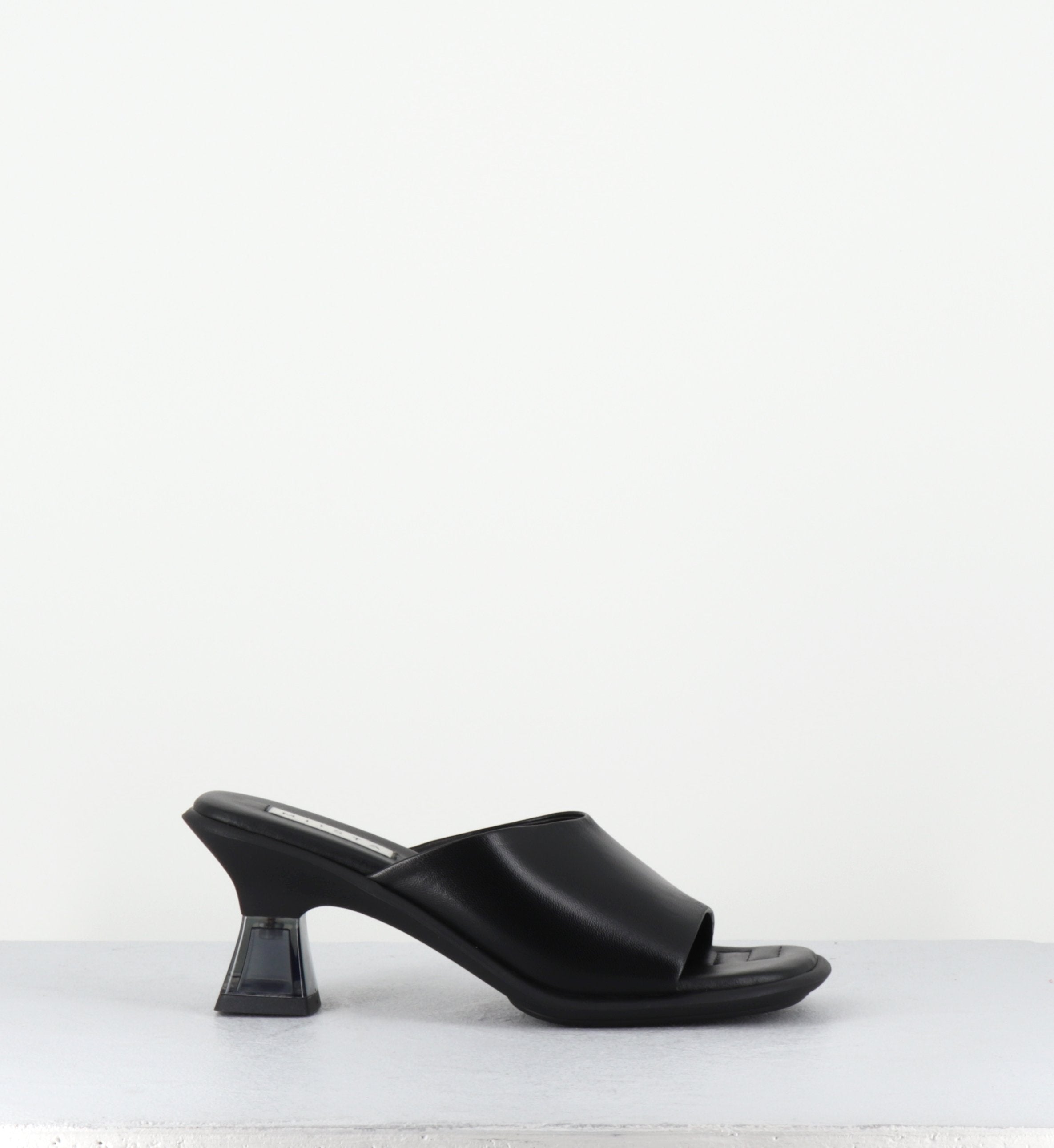 SYNTHIA BLACK SANDALS