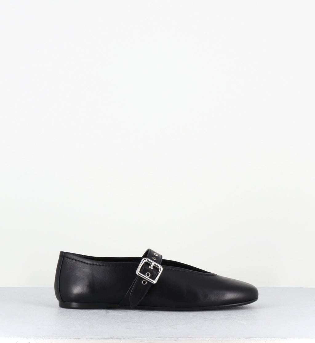 SHAKILA NAPPA BLACK