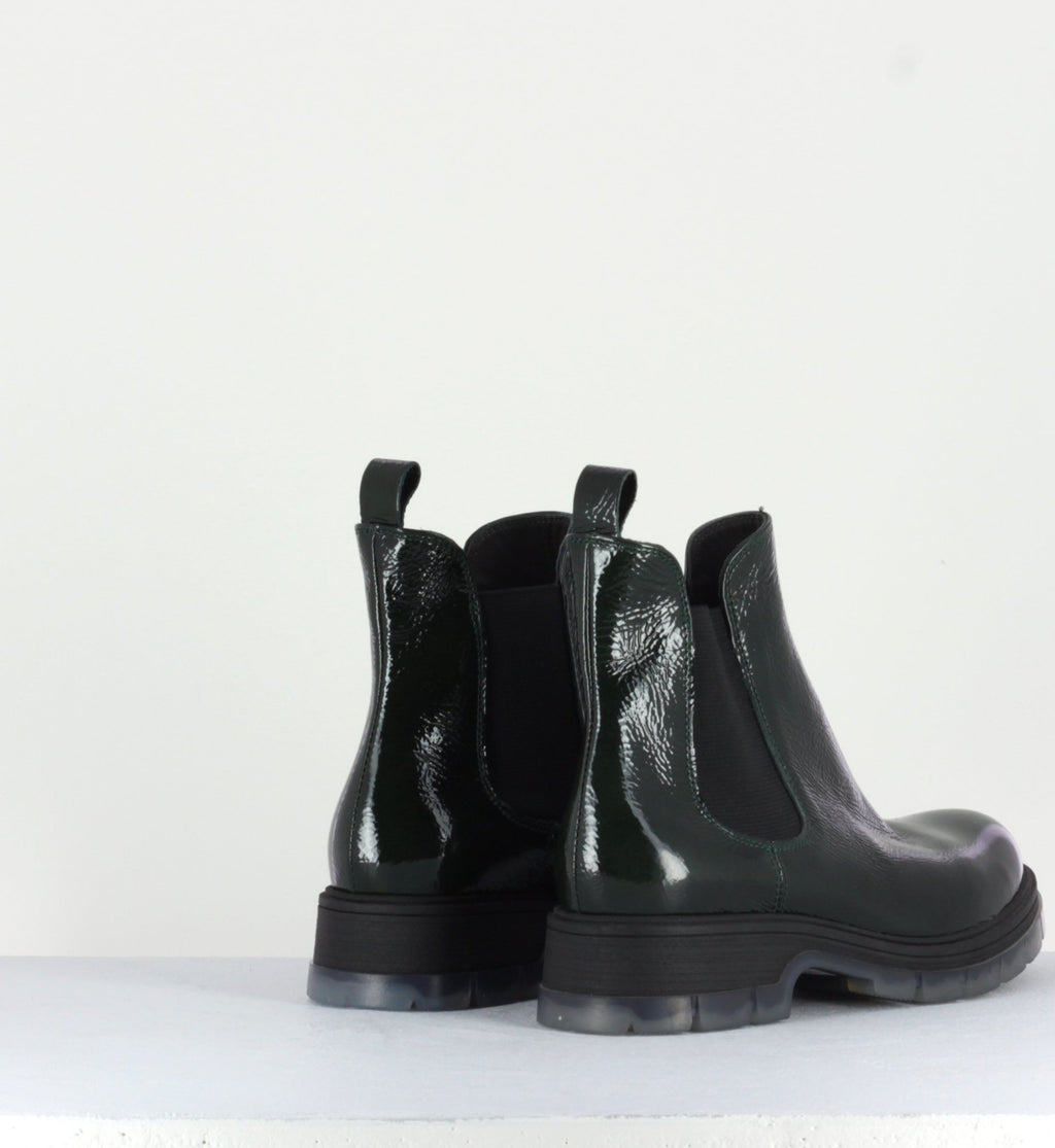 Bottines plate en cuir vernis vert foncé Sélection Garrice fru.it shoes - 5835V