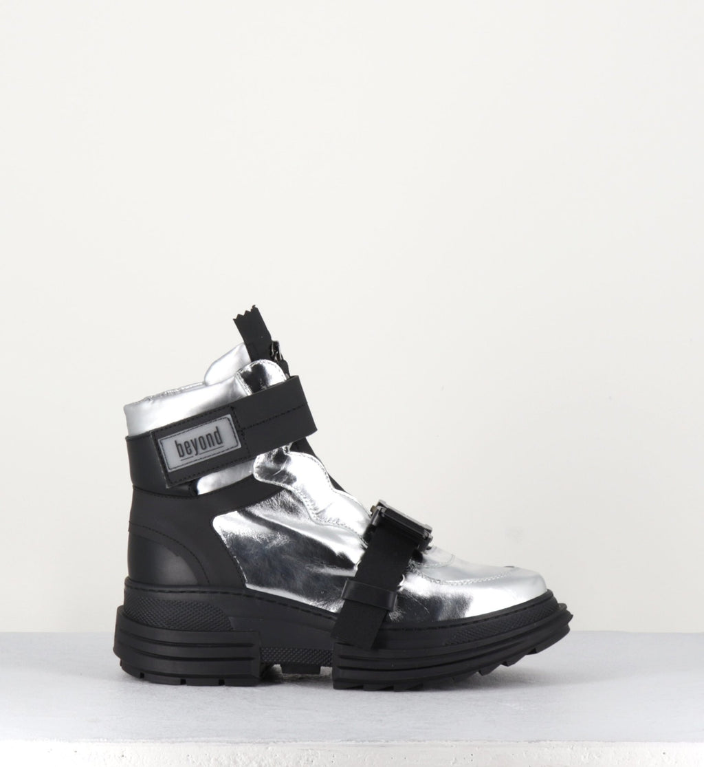 Bottines à semelle épaisse en cuir argent Beyond shoes - DIANNA