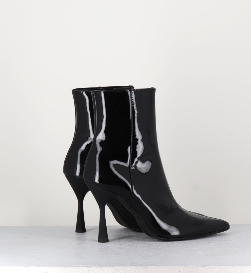 Boots bout pointu en cuir vernis noir - DEA SHINY