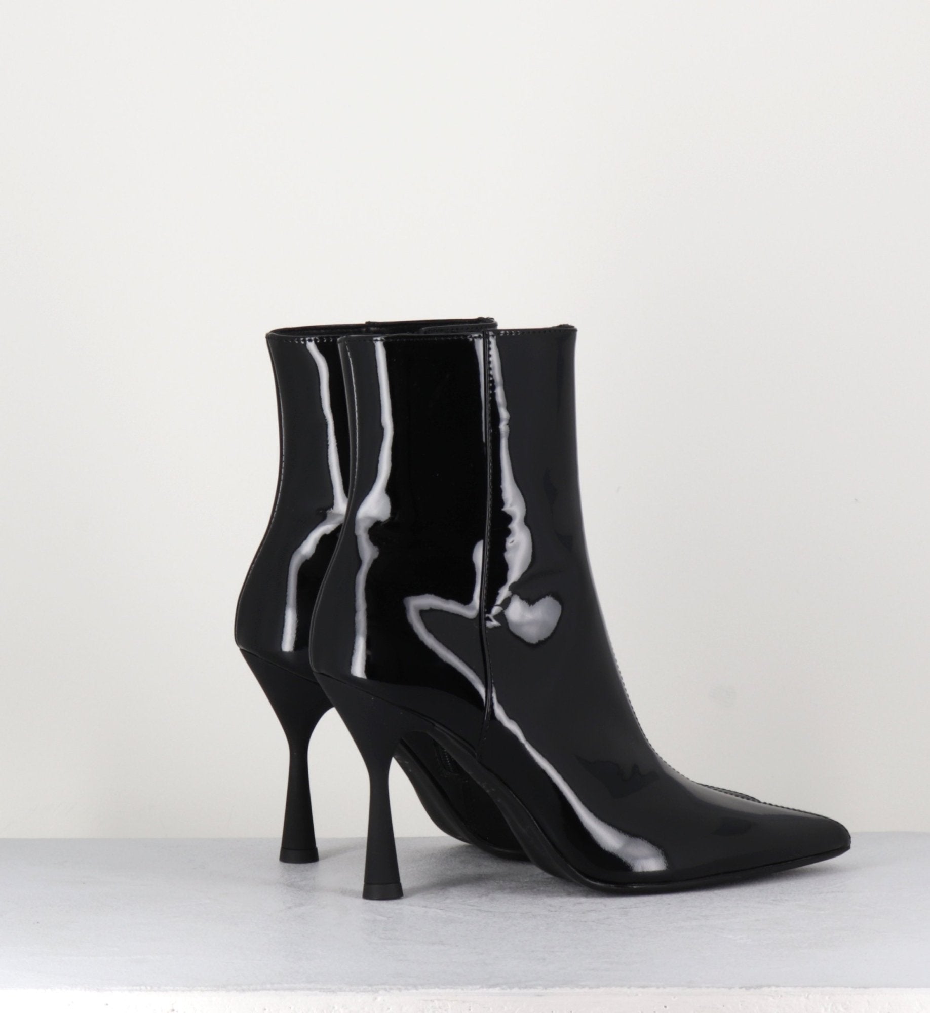 Boots bout pointu en cuir vernis noir - DEA SHINY
