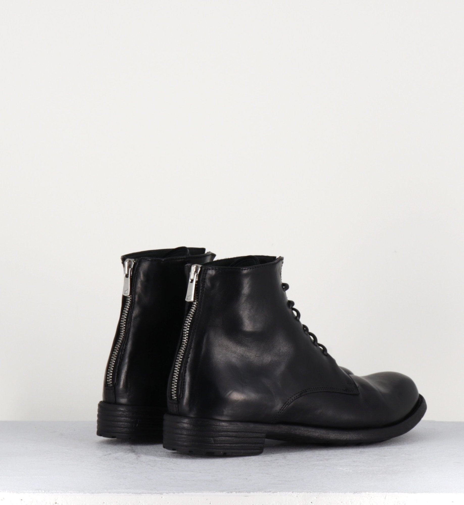 Bottines plates à lacets en cuir noir Officine Creative - MARS007