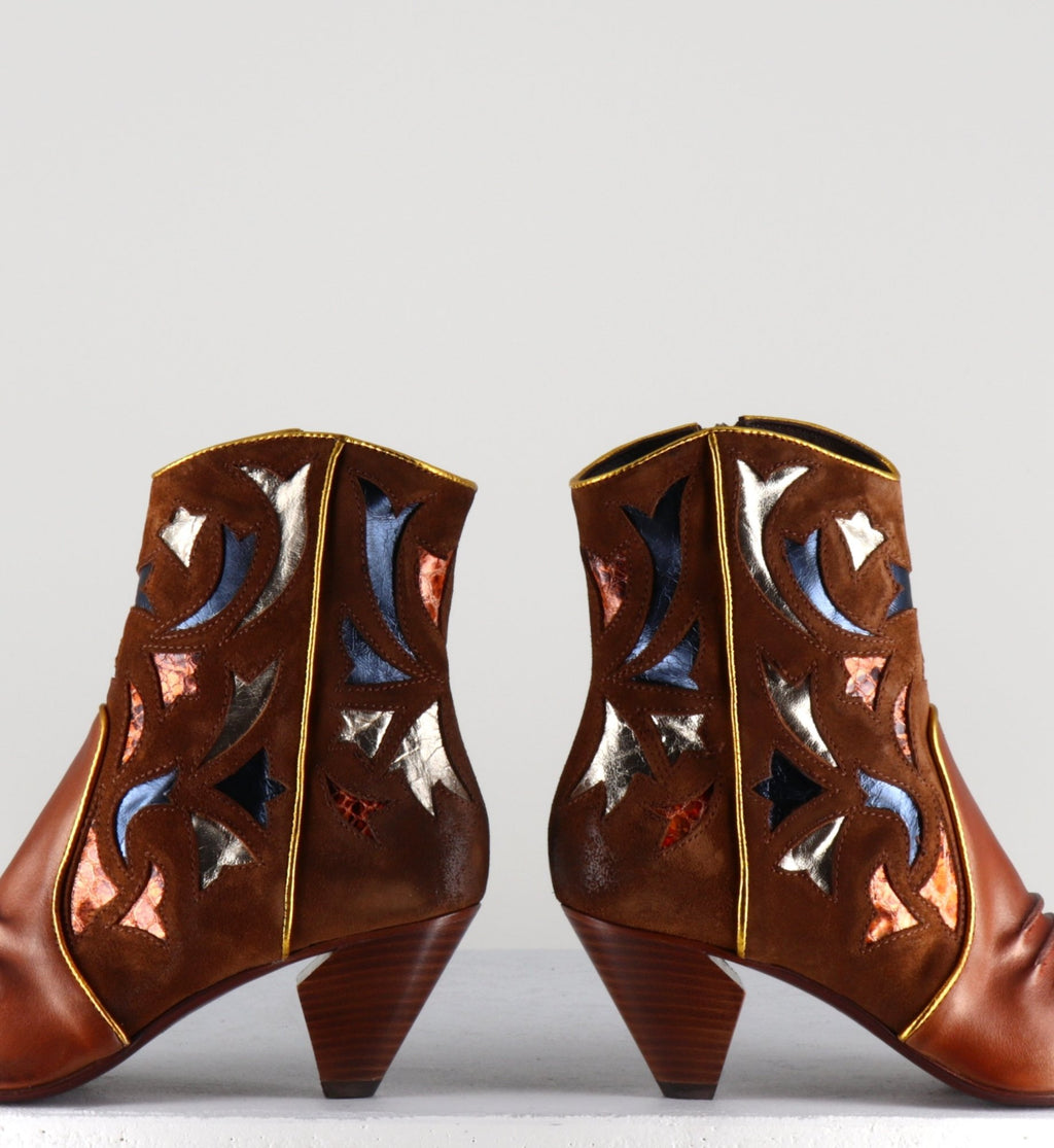 Bottines pointues en cuir camel  E1673  - Elena Iachi