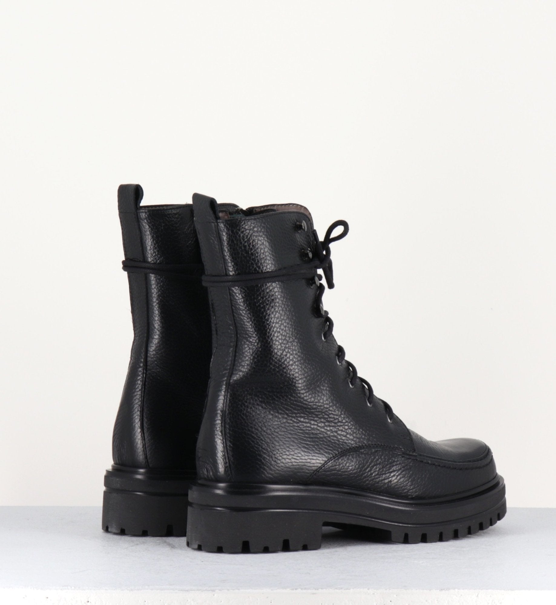 Bottines à lacets en cuir noir- Sélection Garrice - M9198