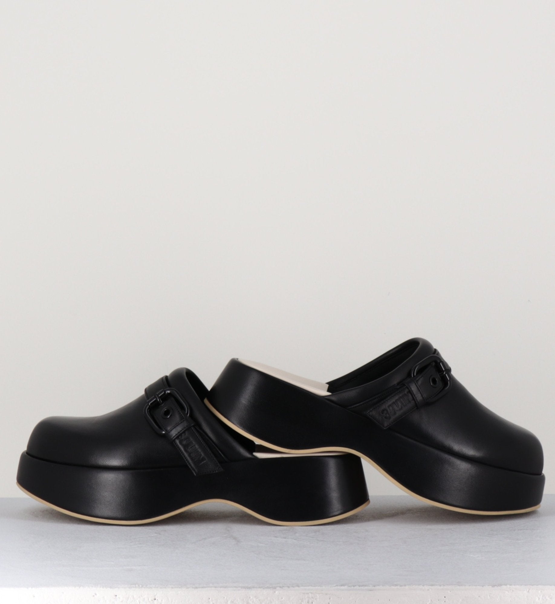 Sabot minimaliste en cuir noir - LIPARI CHAT BLACK