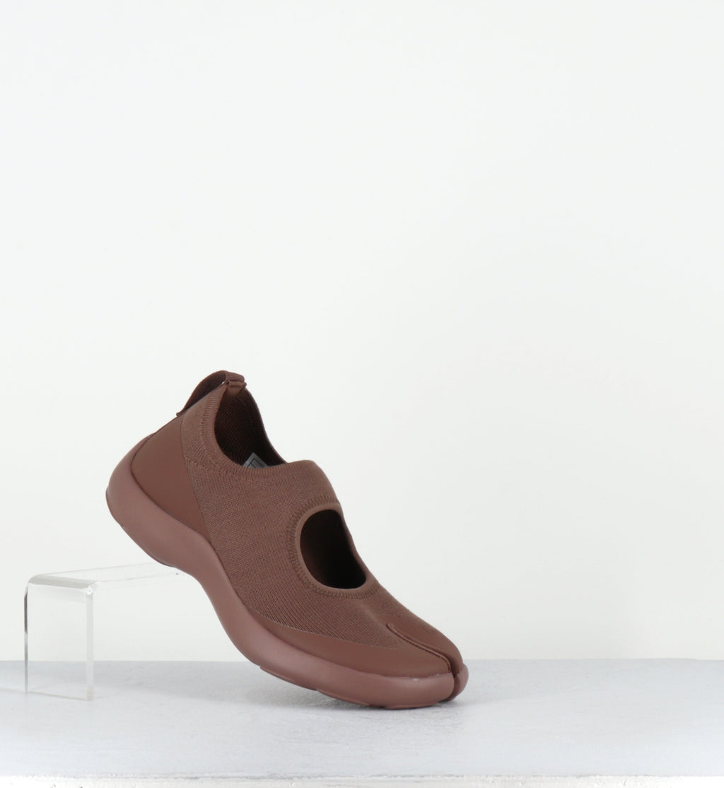TABI SANDAL CHOCOLATE