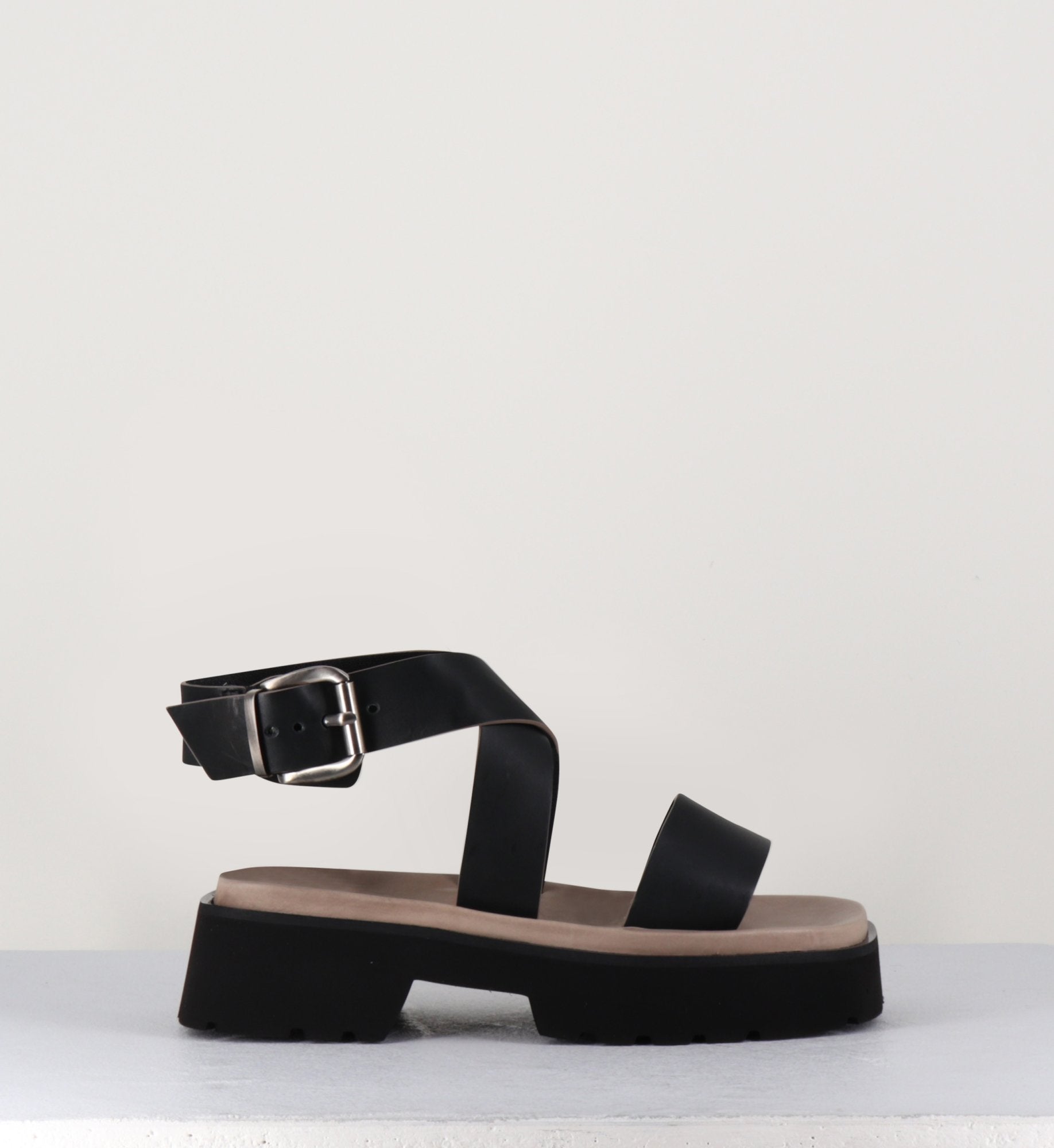 PE7426 NERO