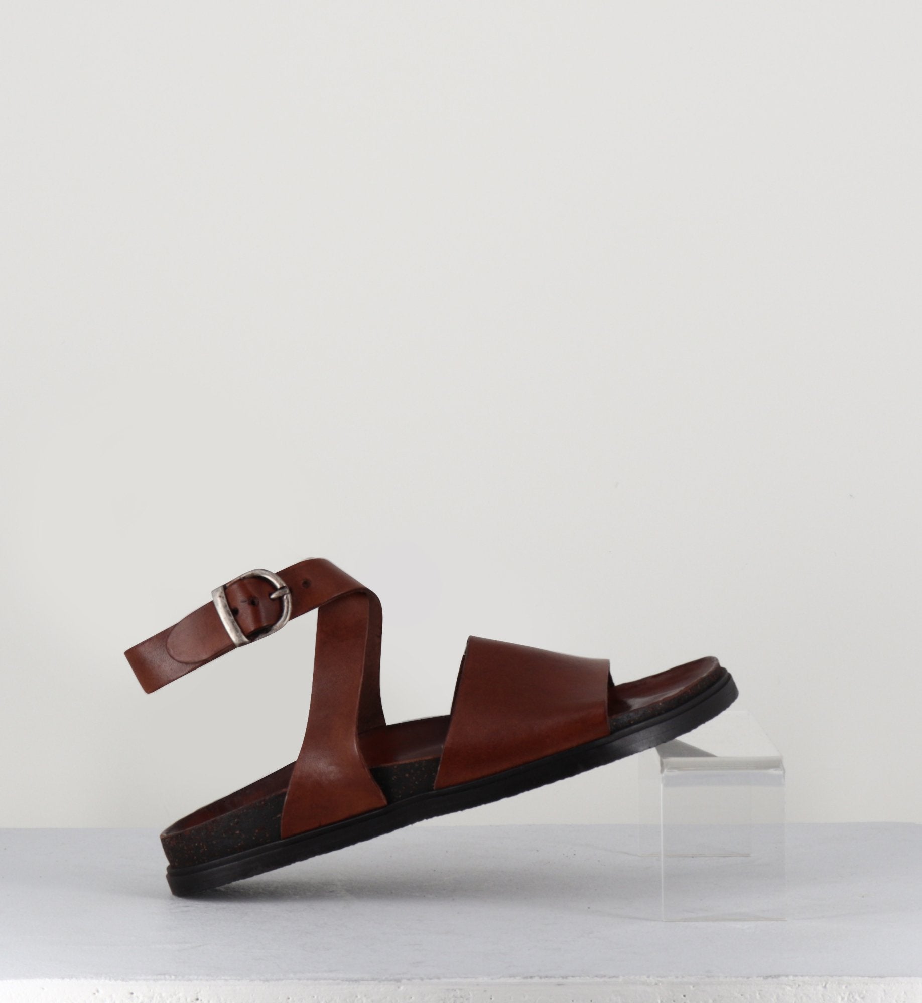 Sandales plates brides croisées en cuir marron - 68797 MOGANO