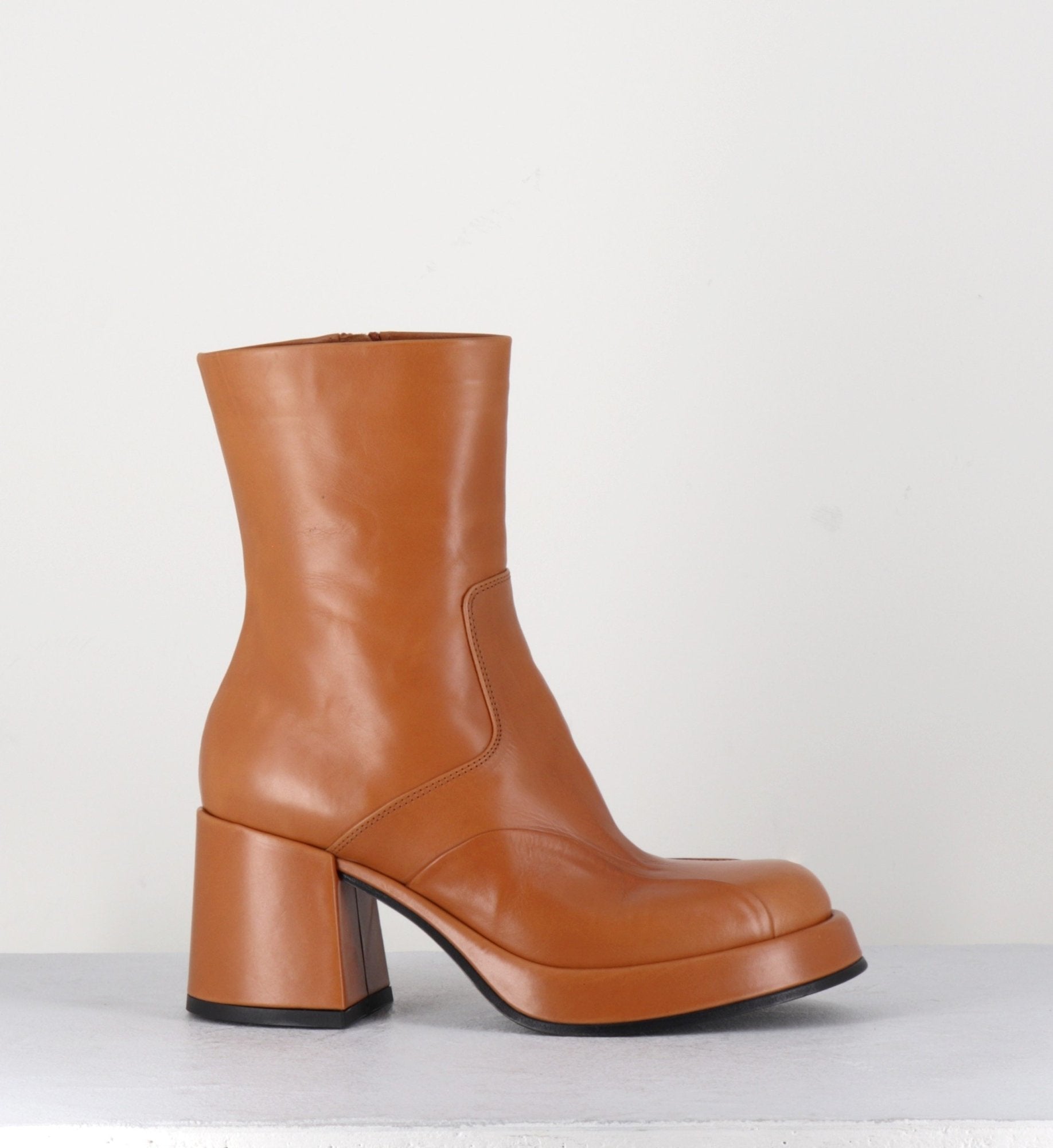 Boots 70s en cuir beige - ARCHI CUOIO