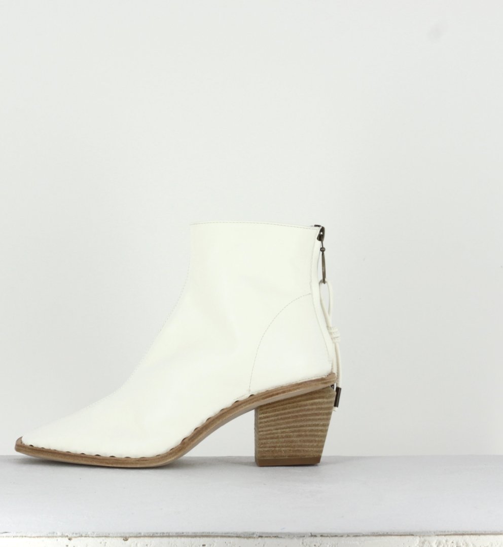 YOLANDE 001