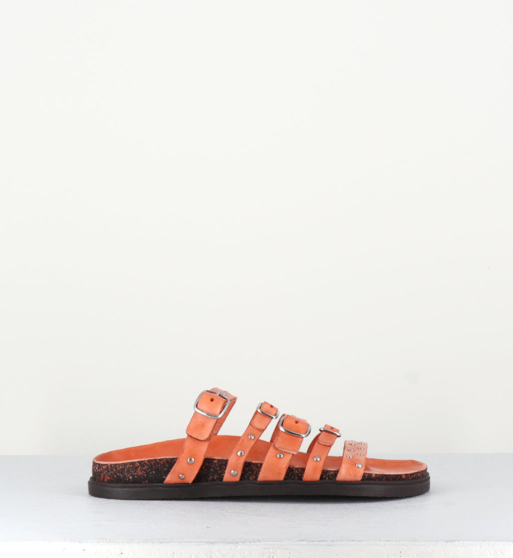 Sandales plates en cuir orange clair multi-brides à clous - 68750 CARROT