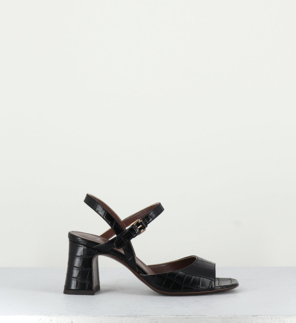 PE21039 BLACK