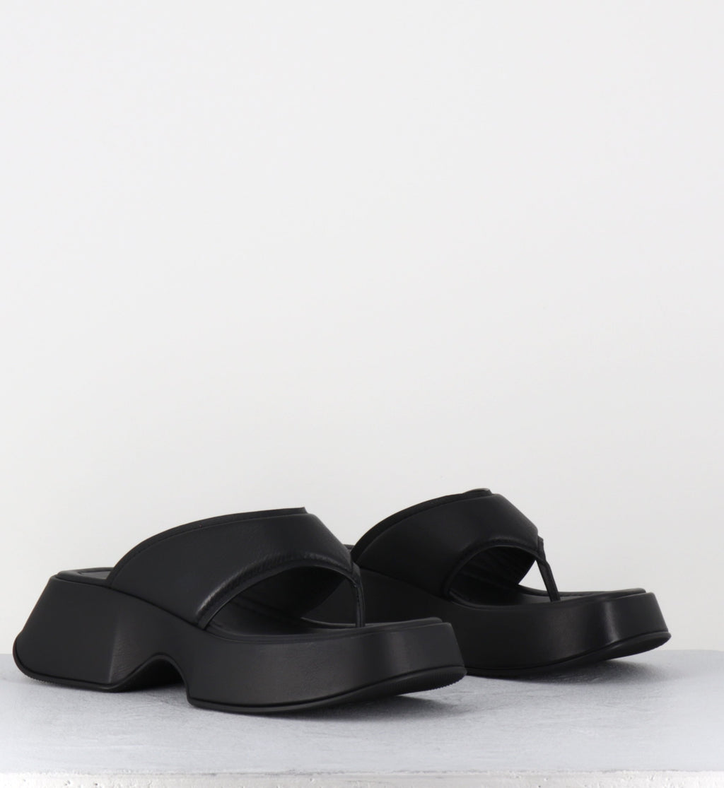 1E1518D TRAVEL BLACK