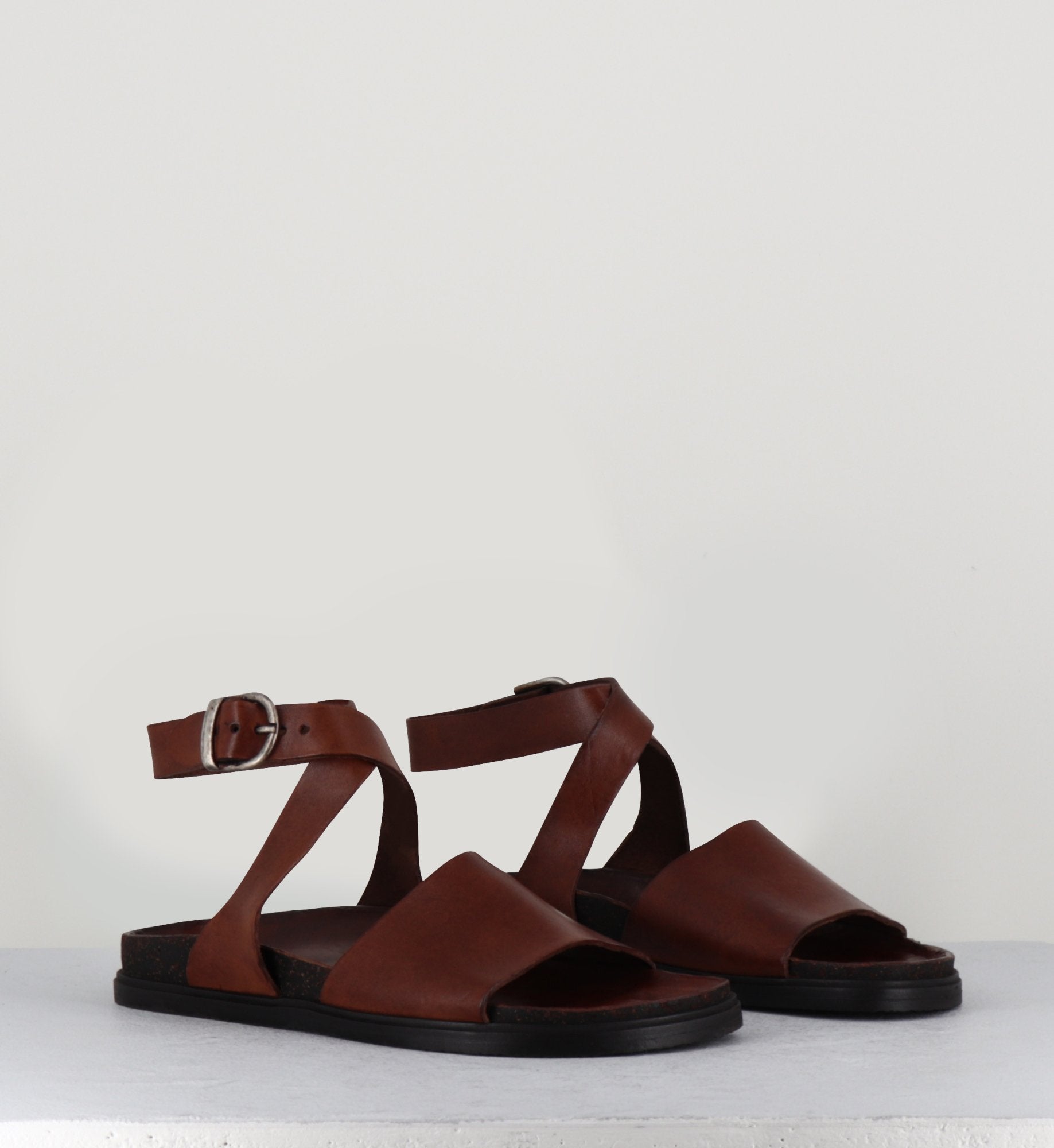 Sandales plates brides croisées en cuir marron - 68797 MOGANO