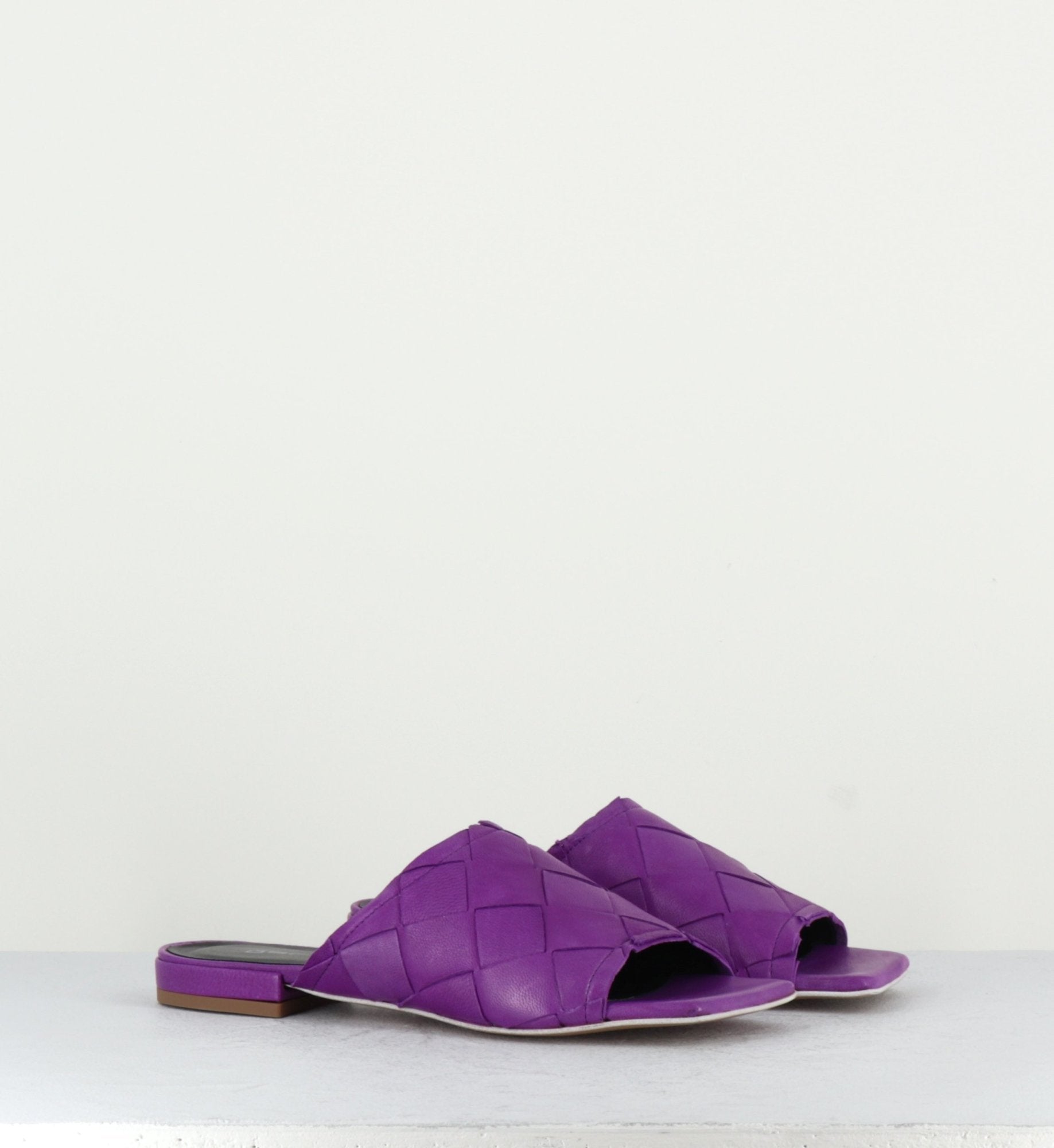 21KGU46 VIOLET