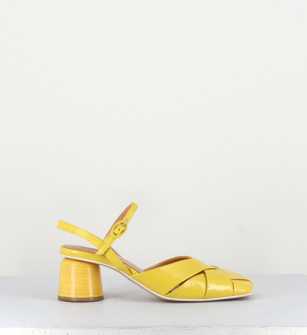 Chaussures babies en cuir jaune tressé - FANNY26 SOLE