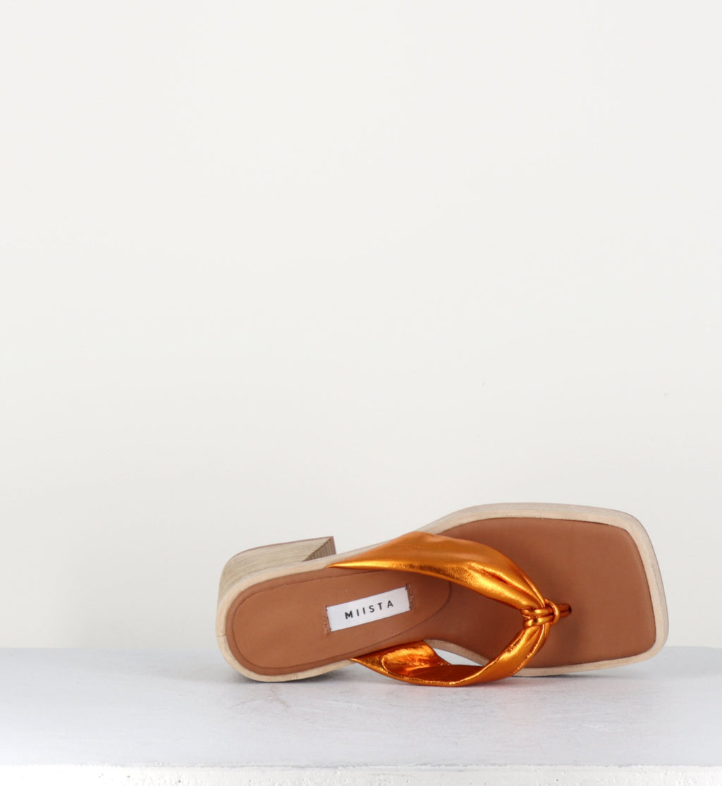 APRIL ORANGE SANDALS