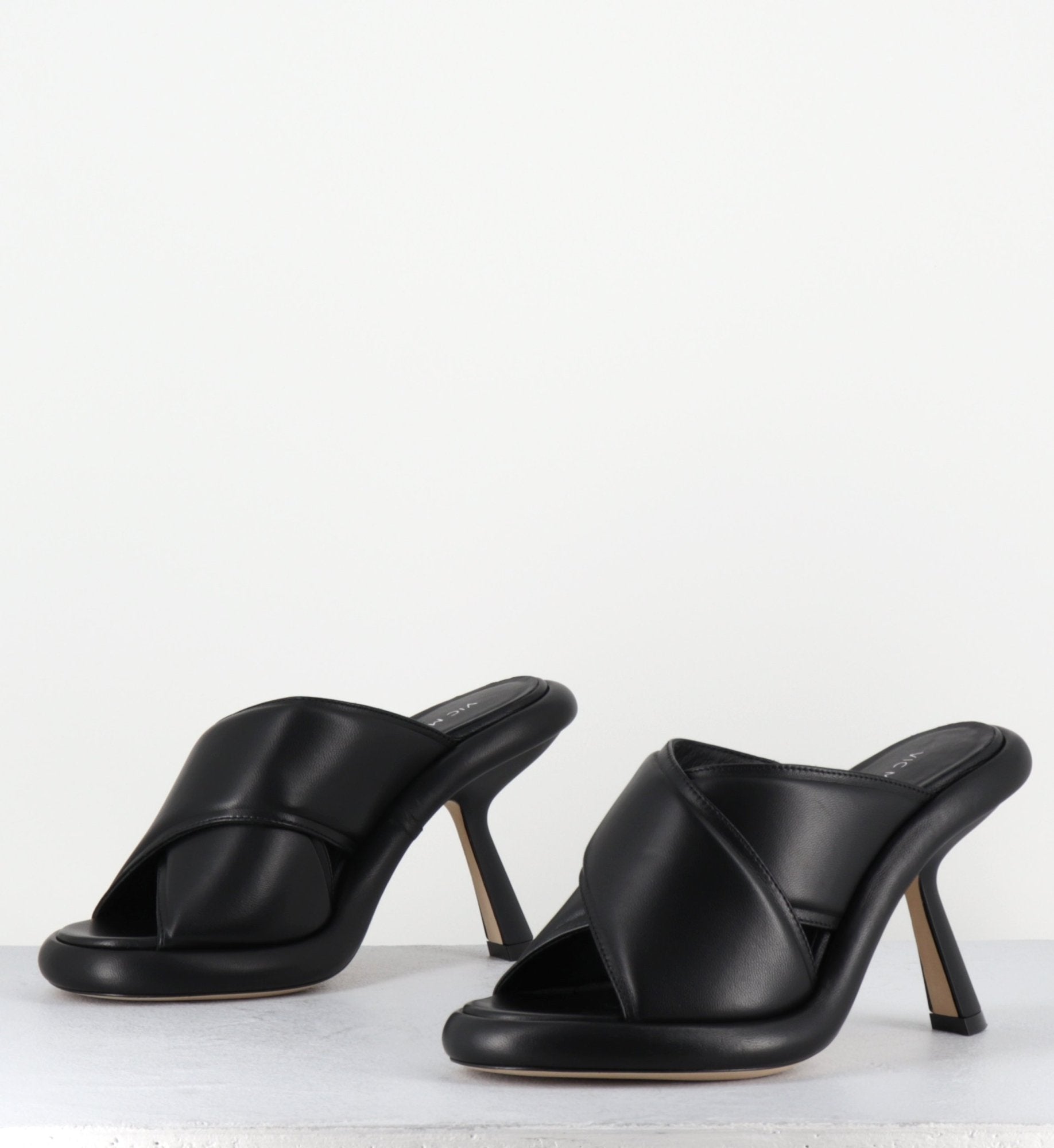 1C6950D BONBON BLACK