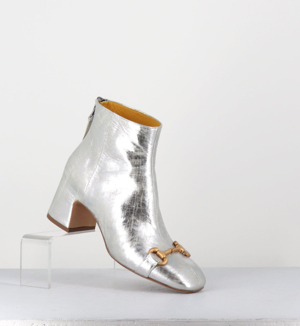Q199 VINTAGE SILVER
